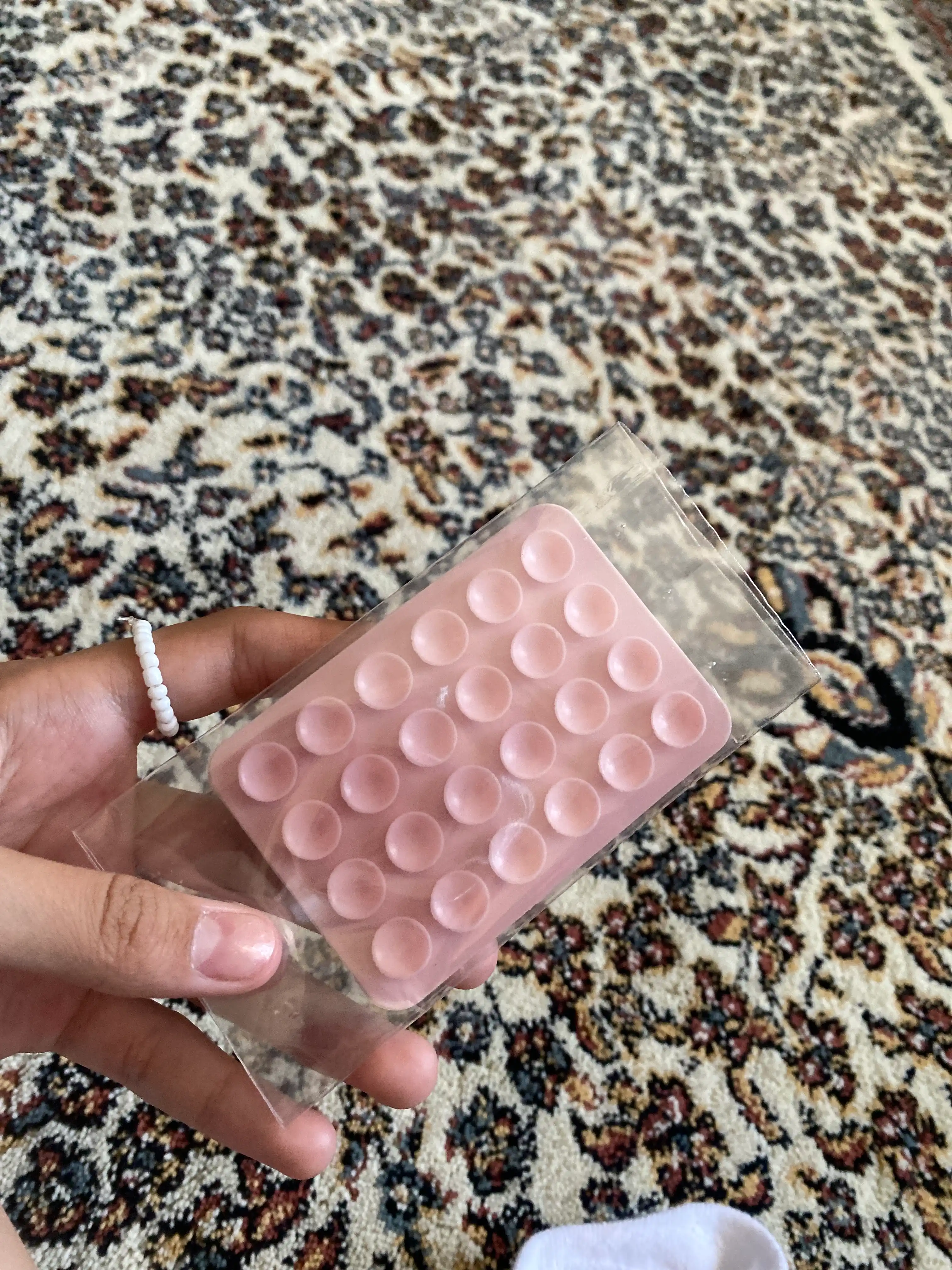Lipper - har qanday telefon modellari uchun tutqich, yopishqoq so‘rg‘ich, lipuchka