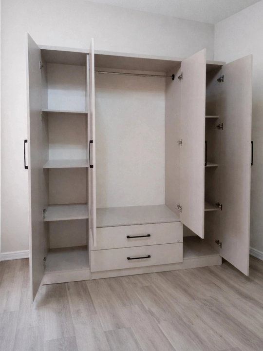 Kiyim shkafi minimalist dizayn