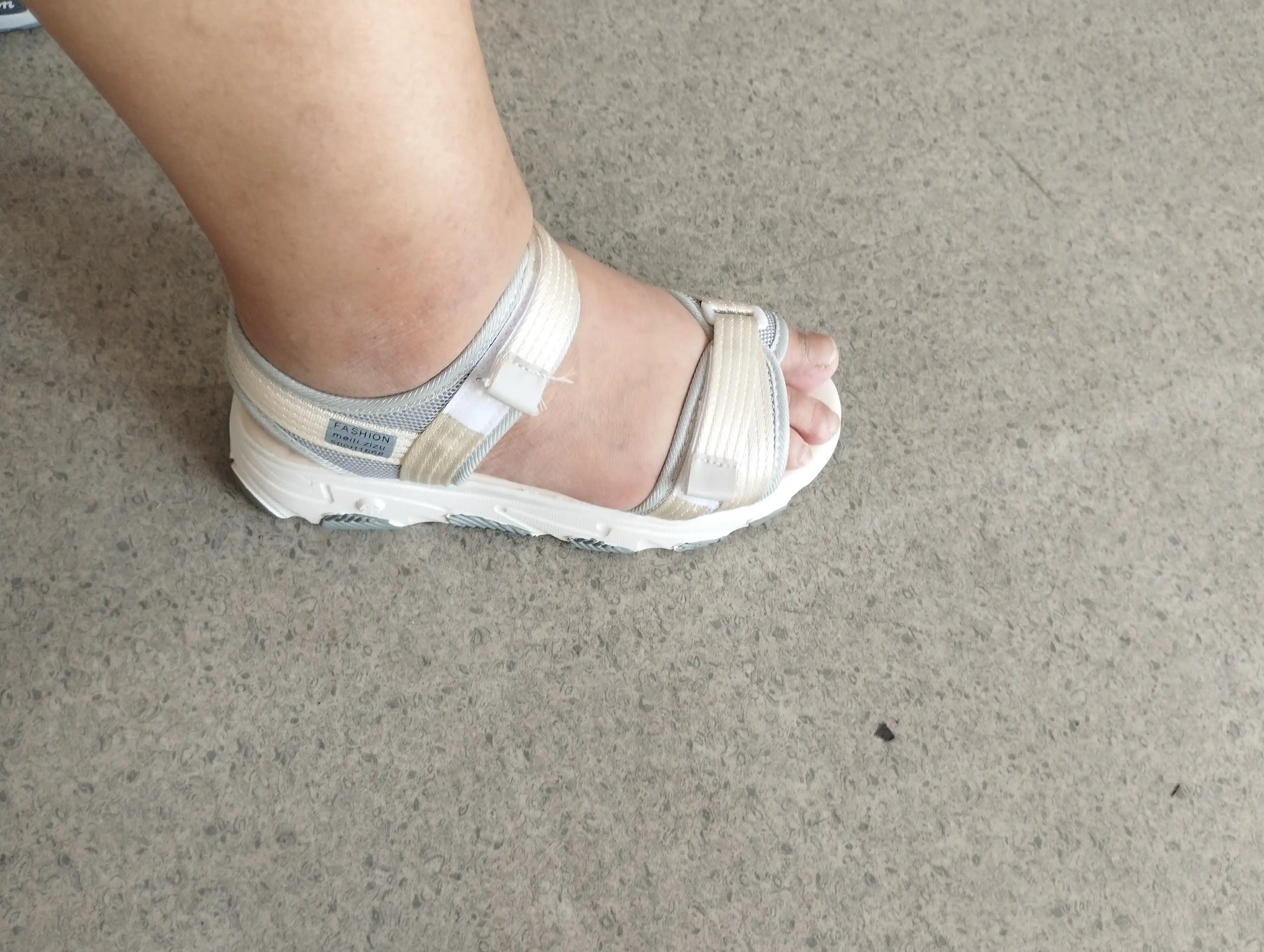Platformali ayollar sandallari