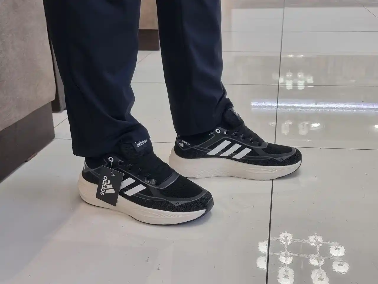 Bir o‘lcham kattaroq tanlang. Erkaklar uchun Adidas krossovkalari, yengil va qulay oyoq kiyim, 40–44 o‘lchamlar