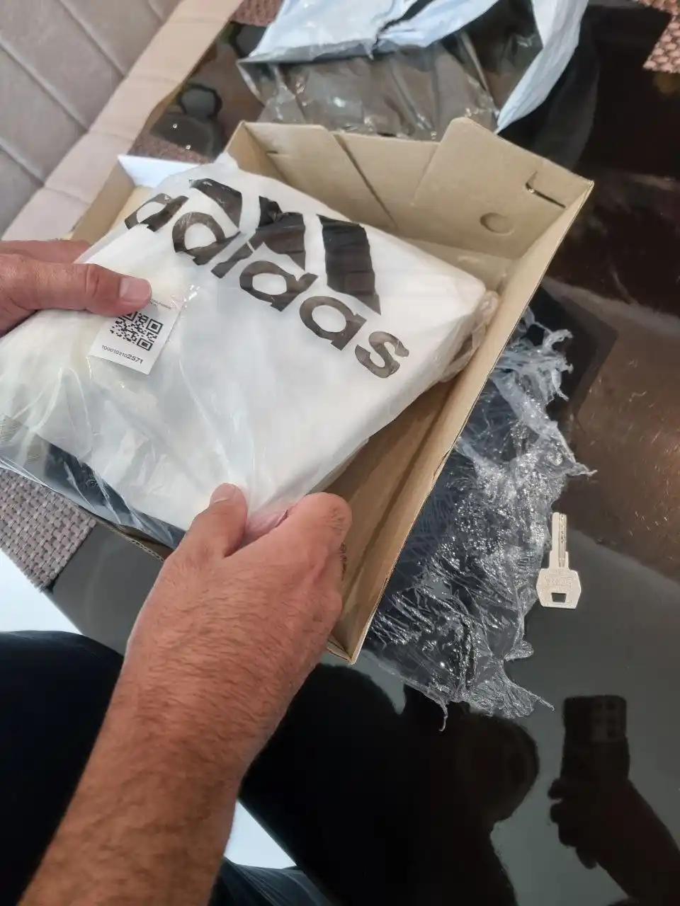 Bir o‘lcham kattaroq tanlang. Erkaklar uchun Adidas krossovkalari, yengil va qulay oyoq kiyim, 40–44 o‘lchamlar