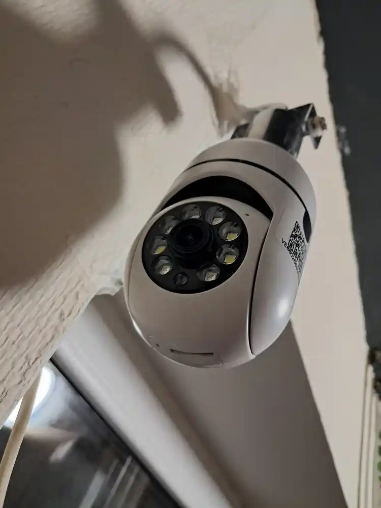 Aqlli simsiz mini kamera, chiroq, WI FI burilish kamerasi, FULL HD