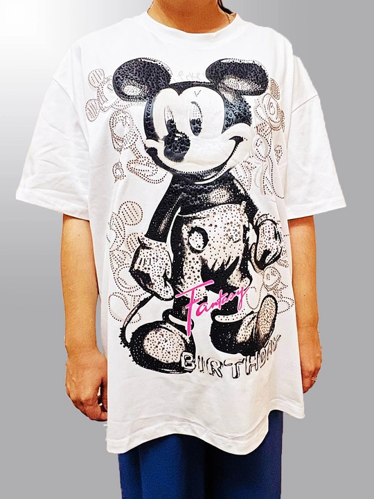 Minnie Mouse printli va straza toshli oversize futbolka, "varenka" uslubida - 