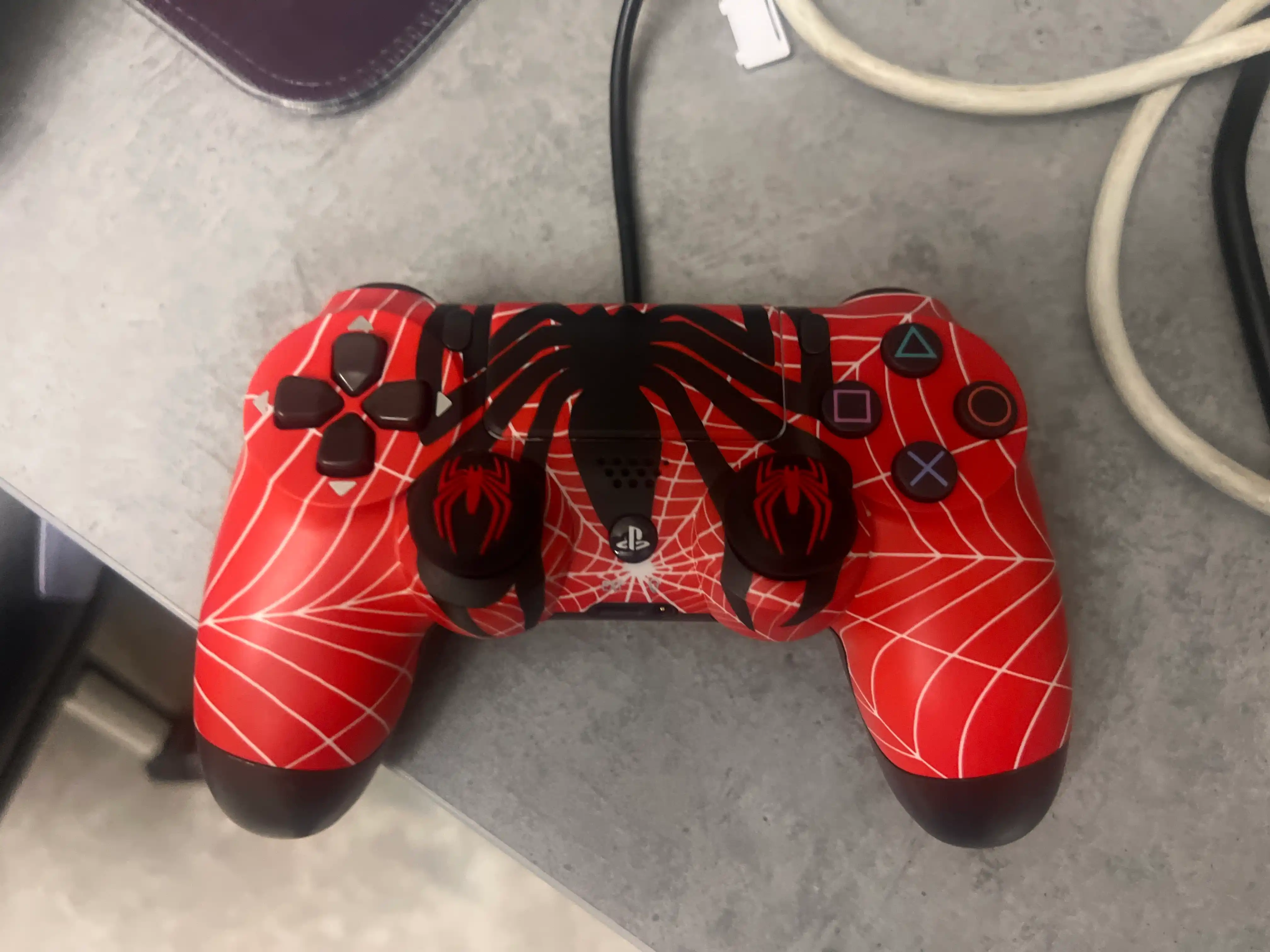 PlayStation 4 uchun simsiz joystik - qulay boshqaruv va aniq nazorat
