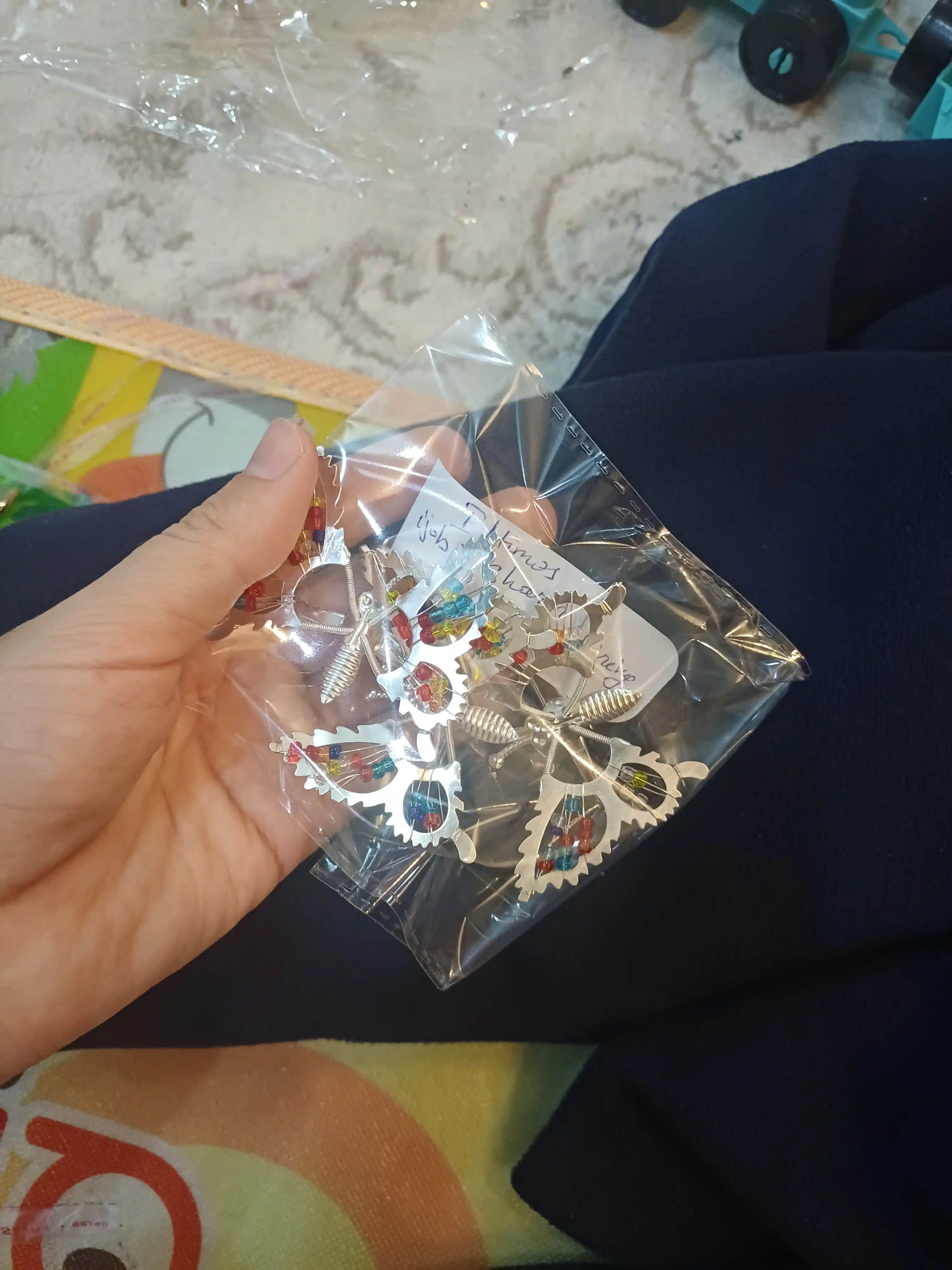 Kapalak qisqich, qanotlari qimirlaydi, to`plamda 2 dona. Bonusga sizga 3ta chiqishi mumkin