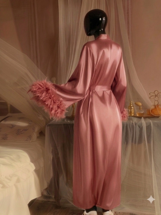 Ayollar uchun 3 qismli premium uy kiyimi to‘plami — xalat, top va shortik. penyuar