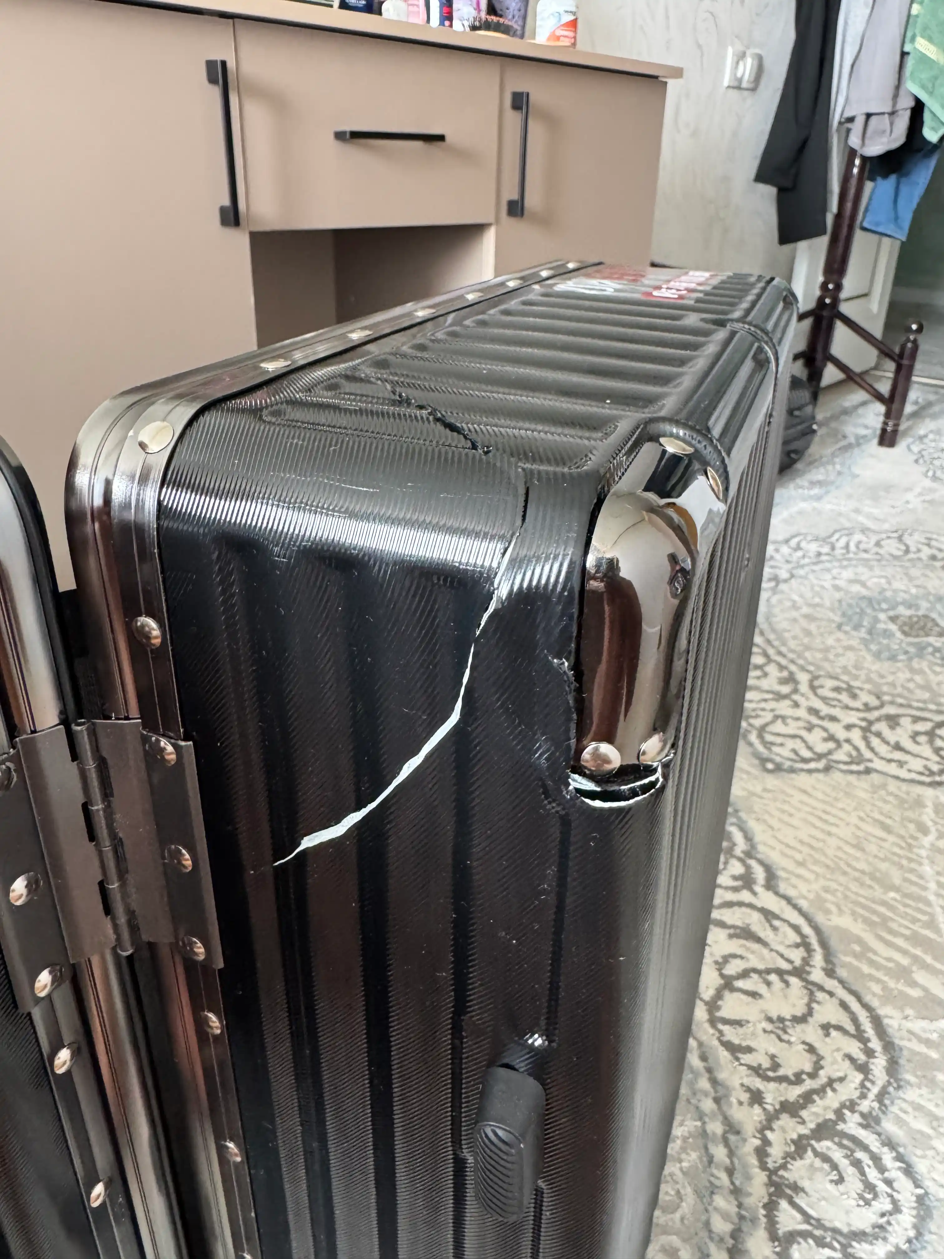 Чемоданы, прочный корпус из поликарбоната, кодовый замок TSA