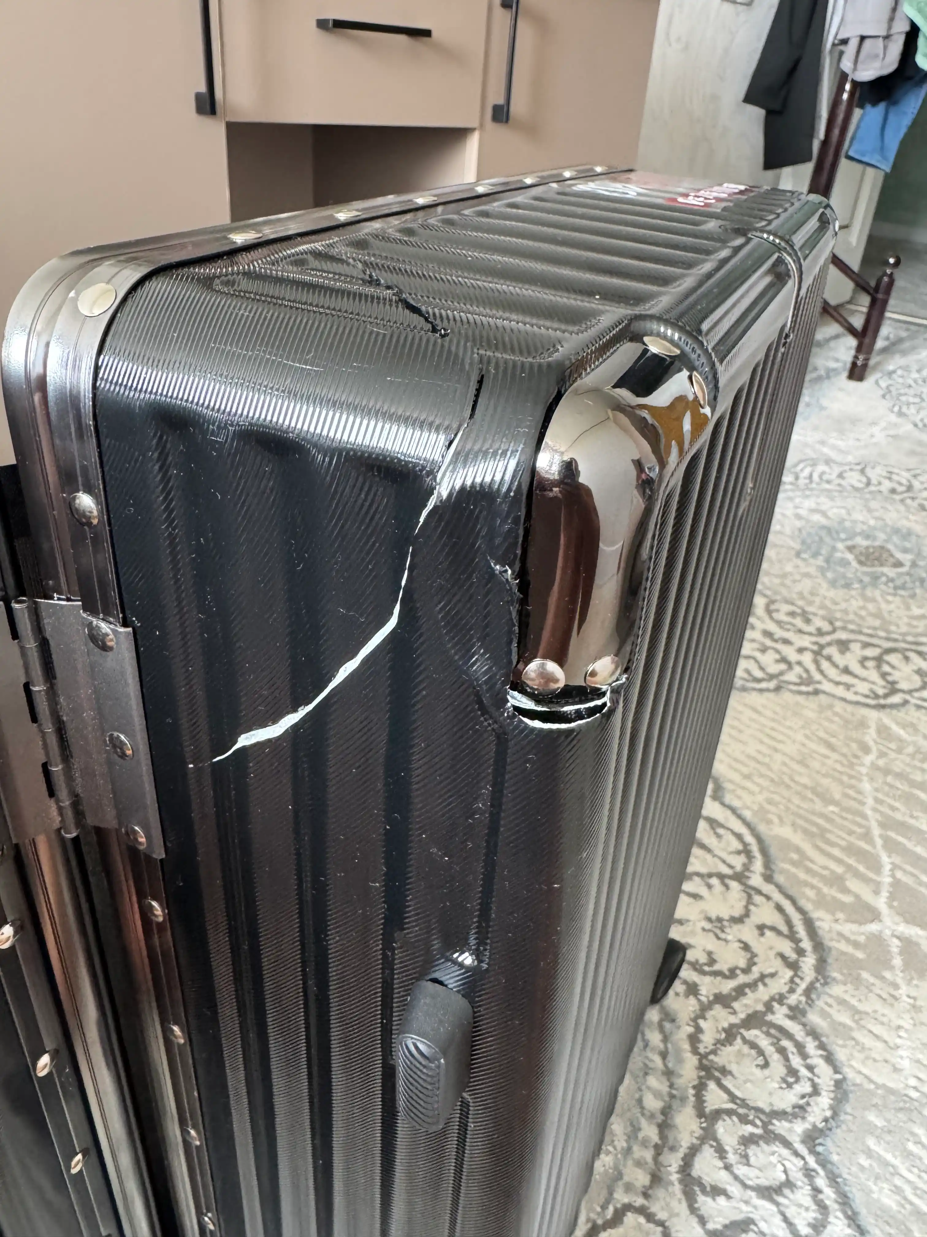 Чемоданы, прочный корпус из поликарбоната, кодовый замок TSA