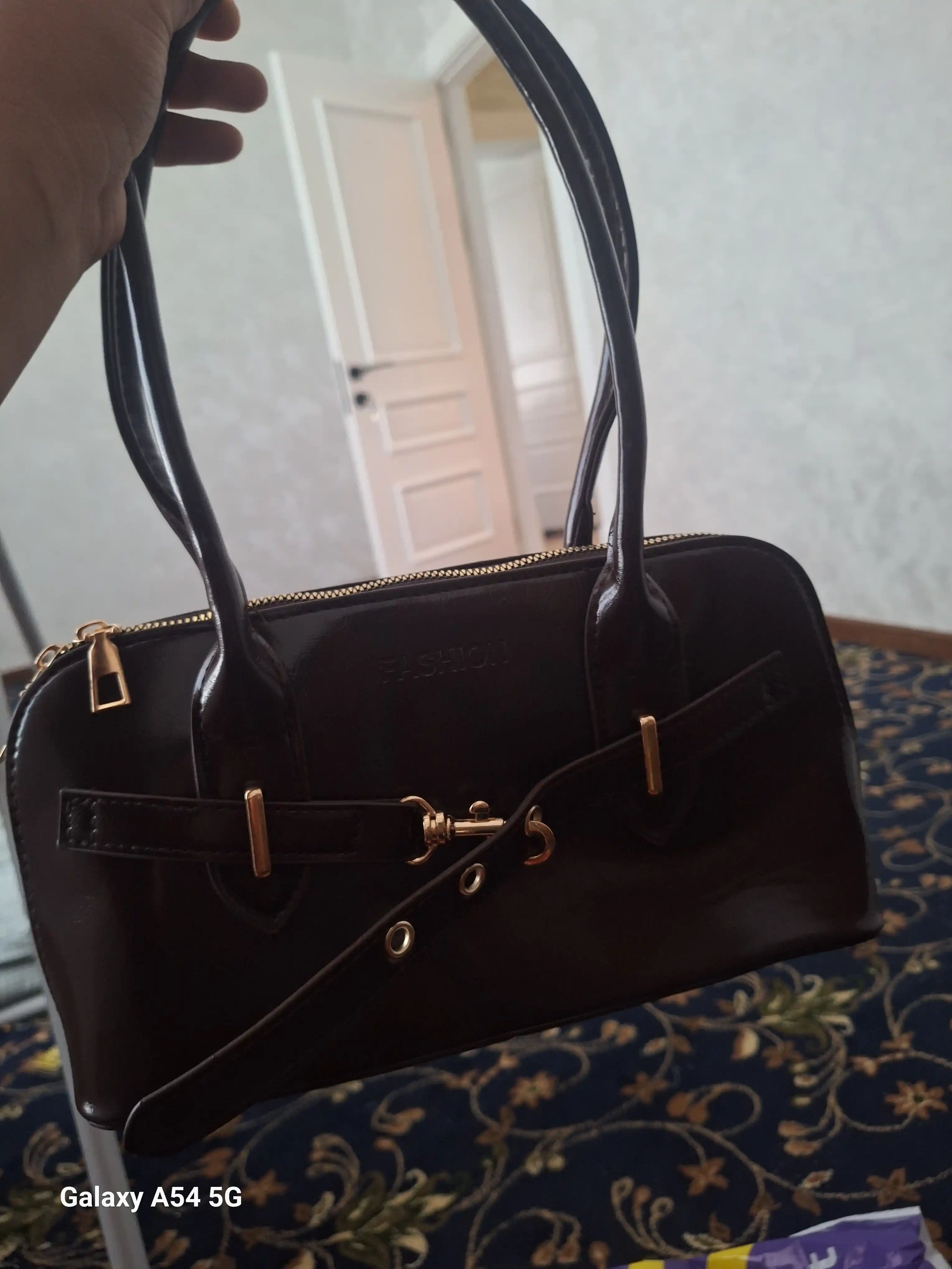 Ayollar sumkasi Jagura eko charm, yelkadan va crossbody taqiladigan, zamokli sumka