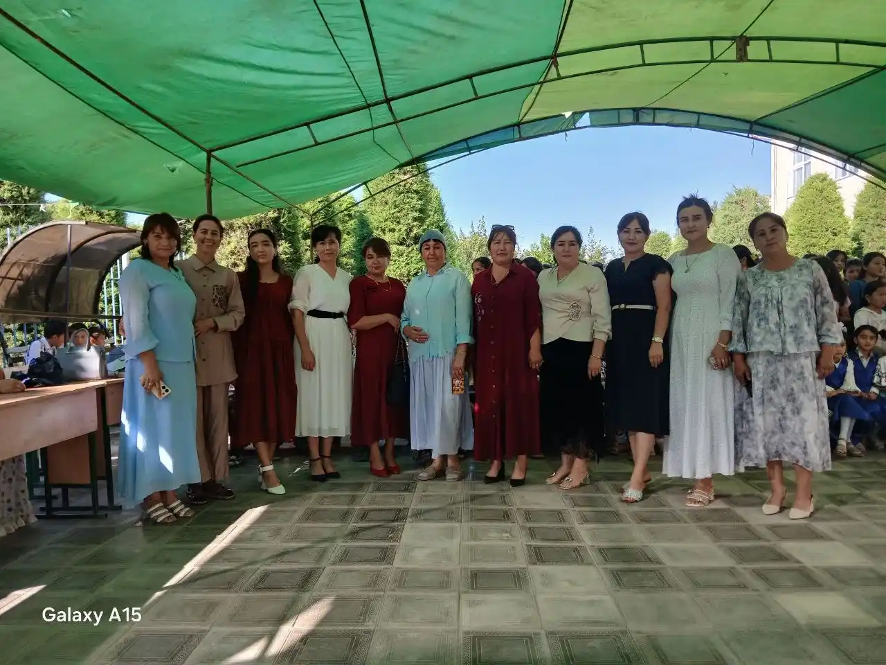 Ayollar uchun yozgi Lyon to‘plami: keng shim va tunika