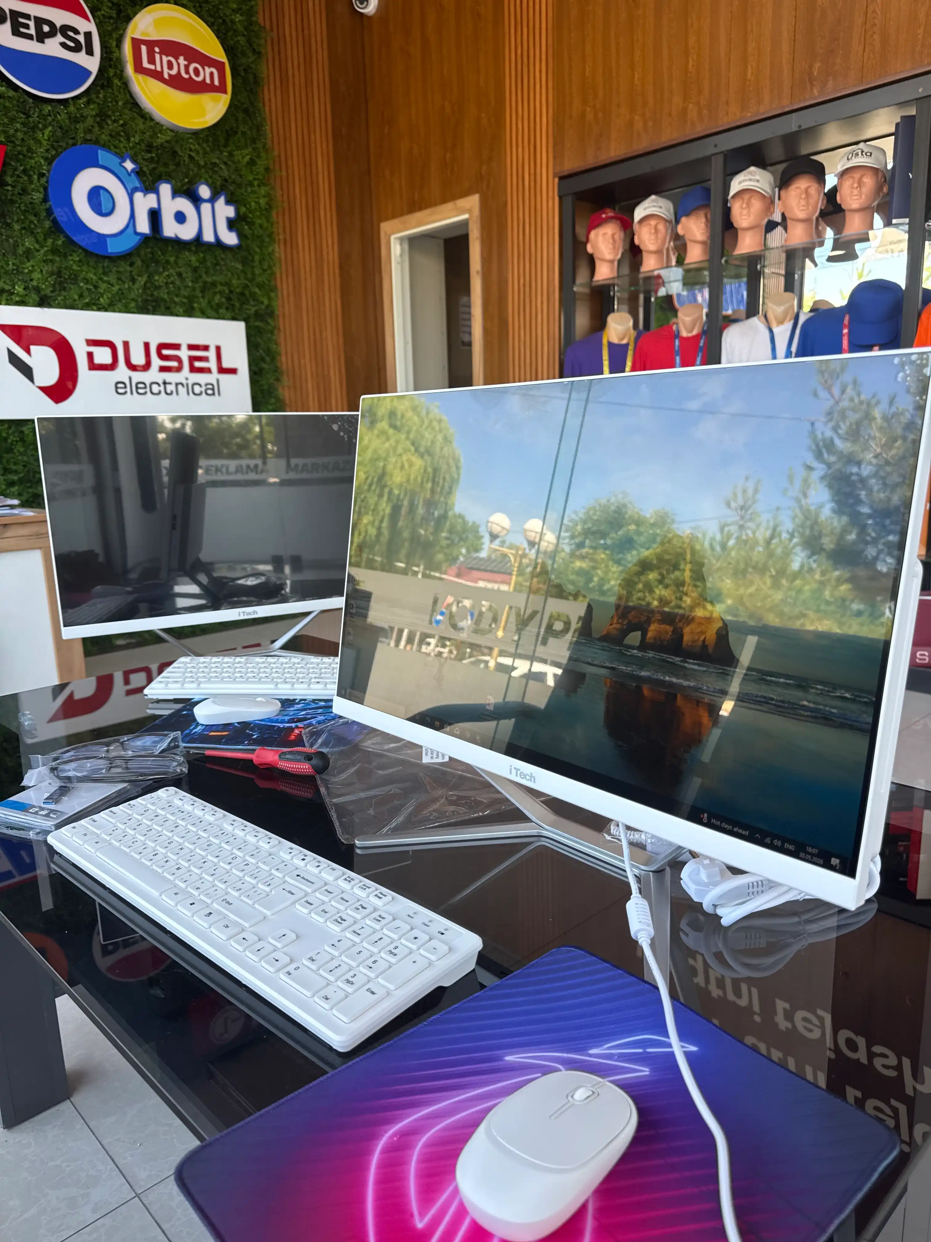 Моноблок 24 дюйма, i5 2500, DDR3 8 ГБ, SSD 256, дополнительные клавиатура и мышь