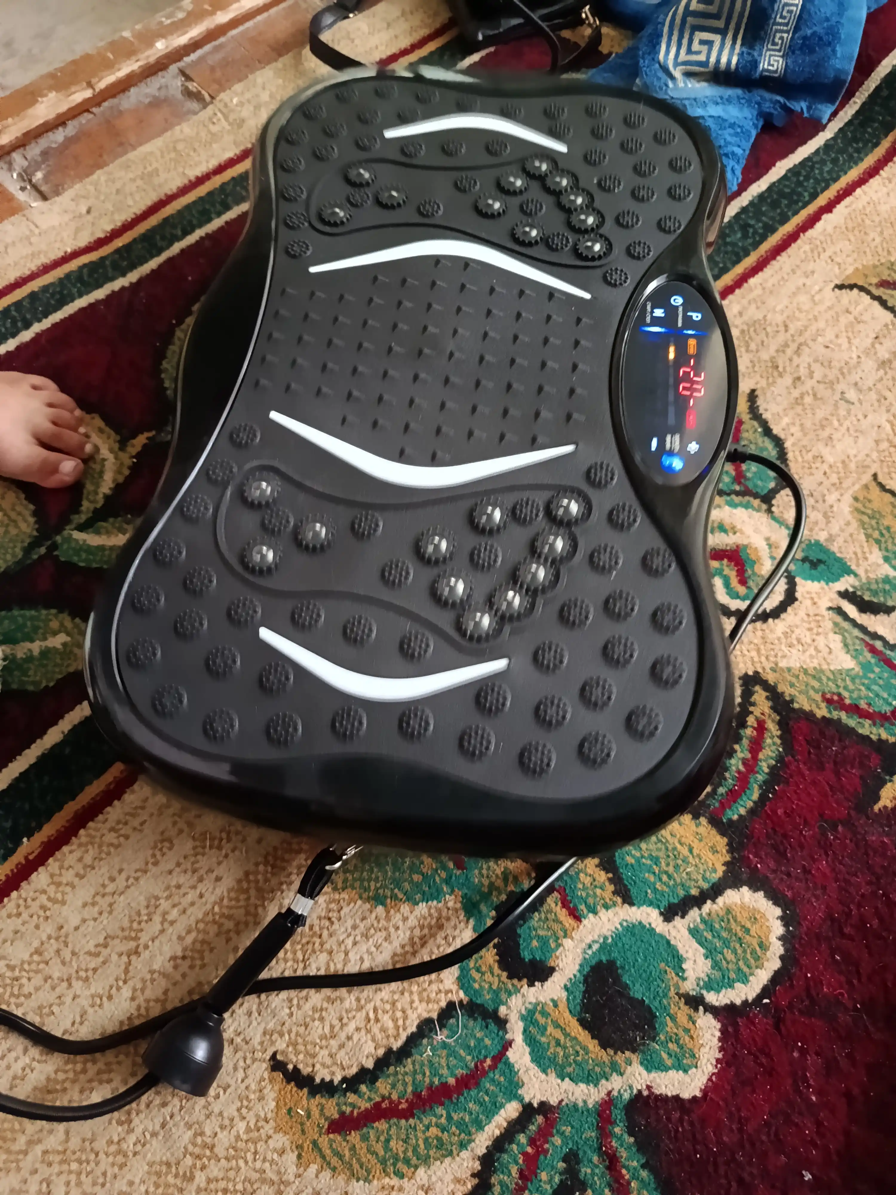 Vibratsion fitnes platforma — massaj funksiyasi  KECHITE tish rezinalari bilan
