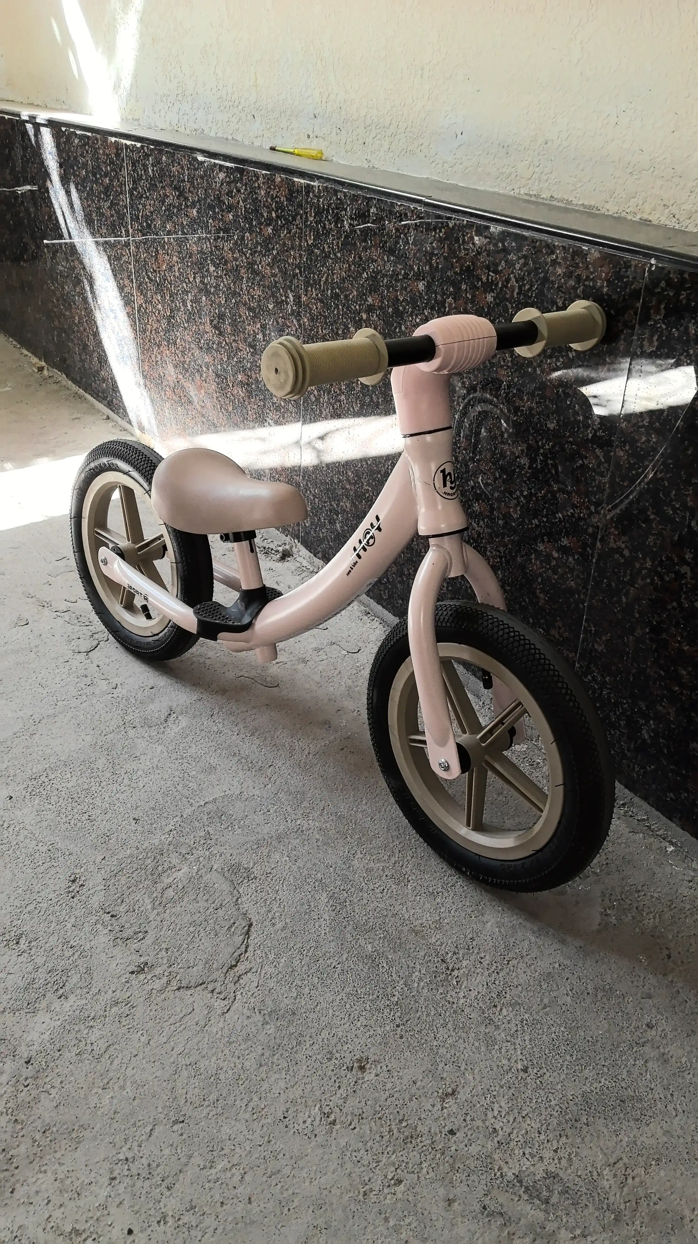 2-6 yoshli o‘g‘il va qiz bolalar uchun pedalsiz yengil yugurish moslamasi