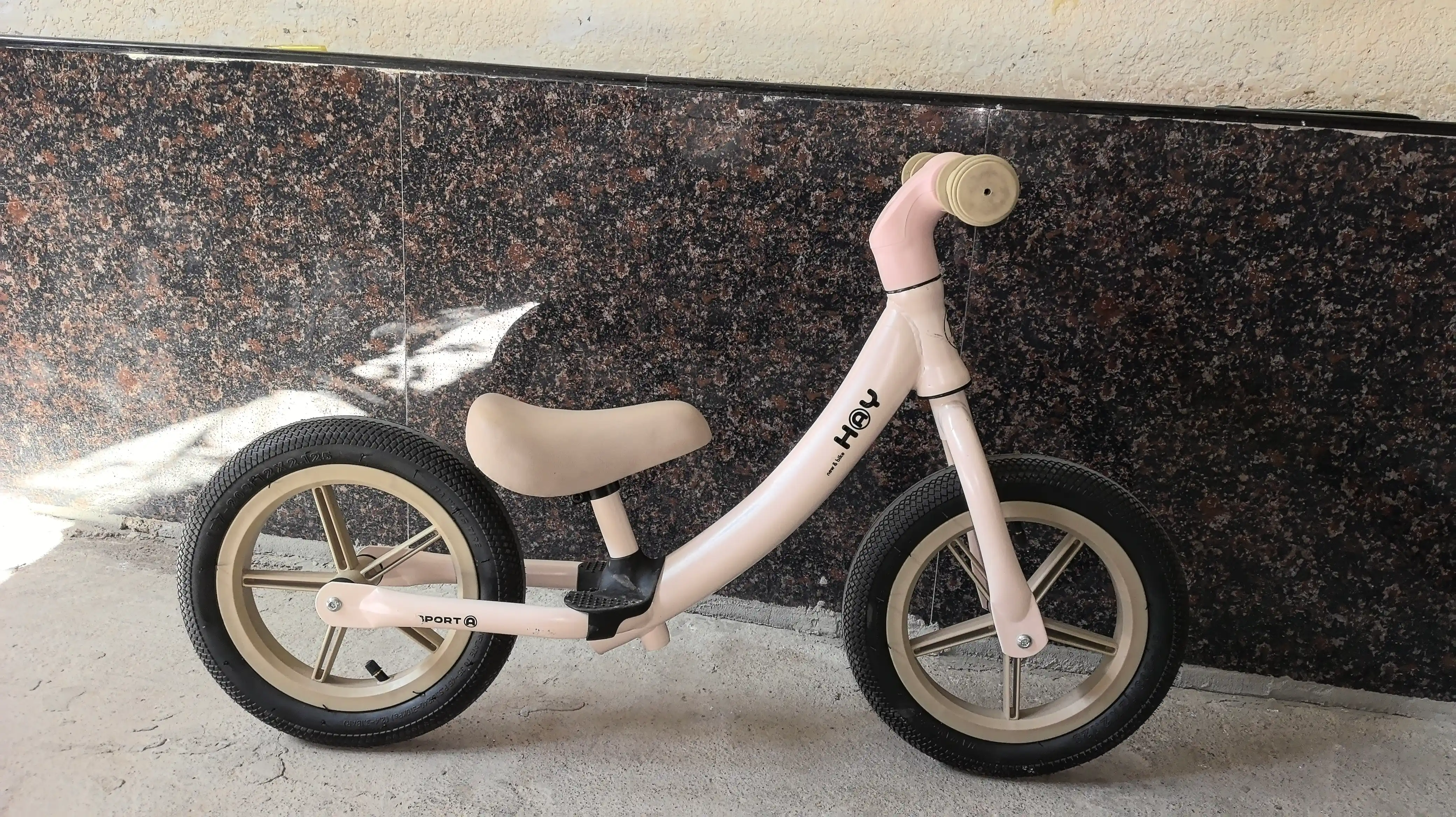2-6 yoshli o‘g‘il va qiz bolalar uchun pedalsiz yengil yugurish moslamasi