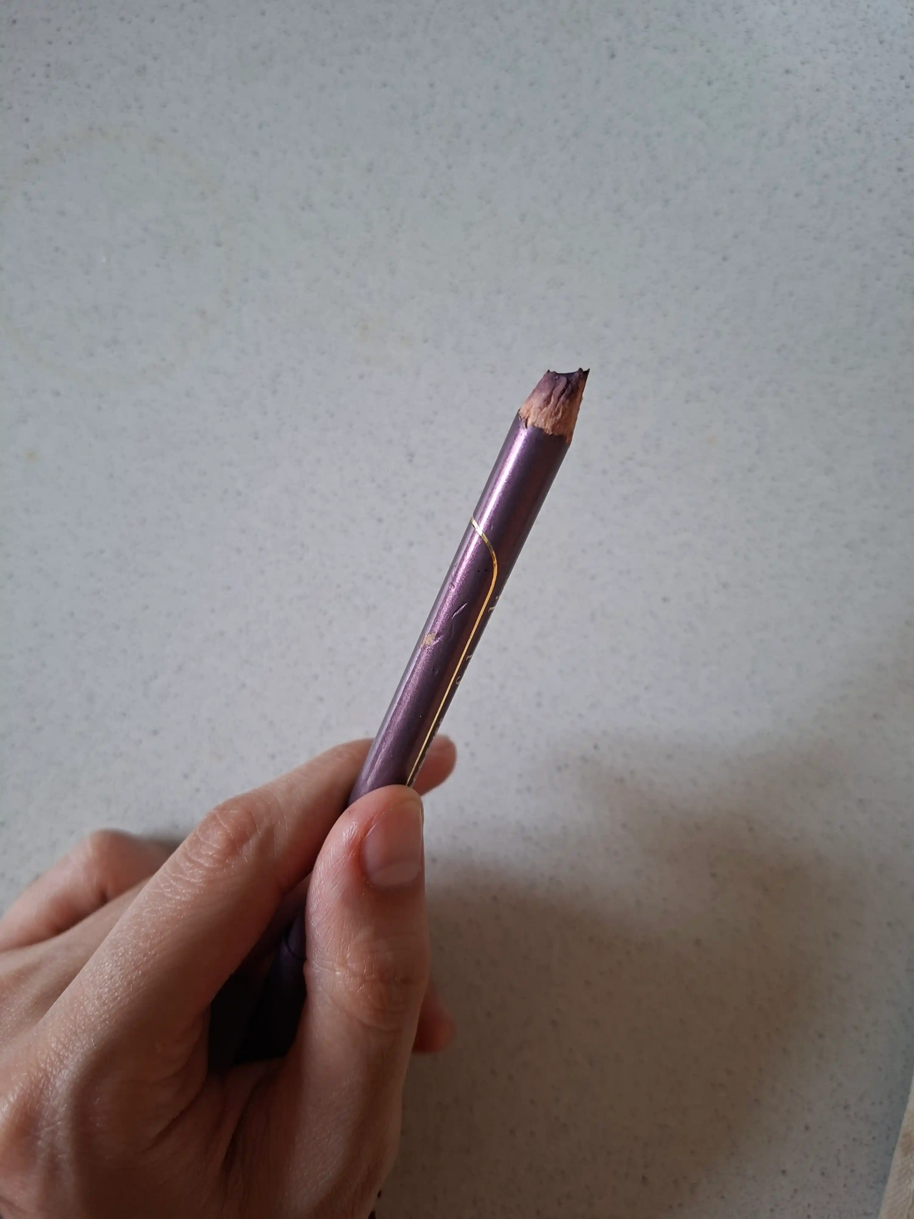 Kosmetik qalamlar uchun qo‘sh o'tkirlagich