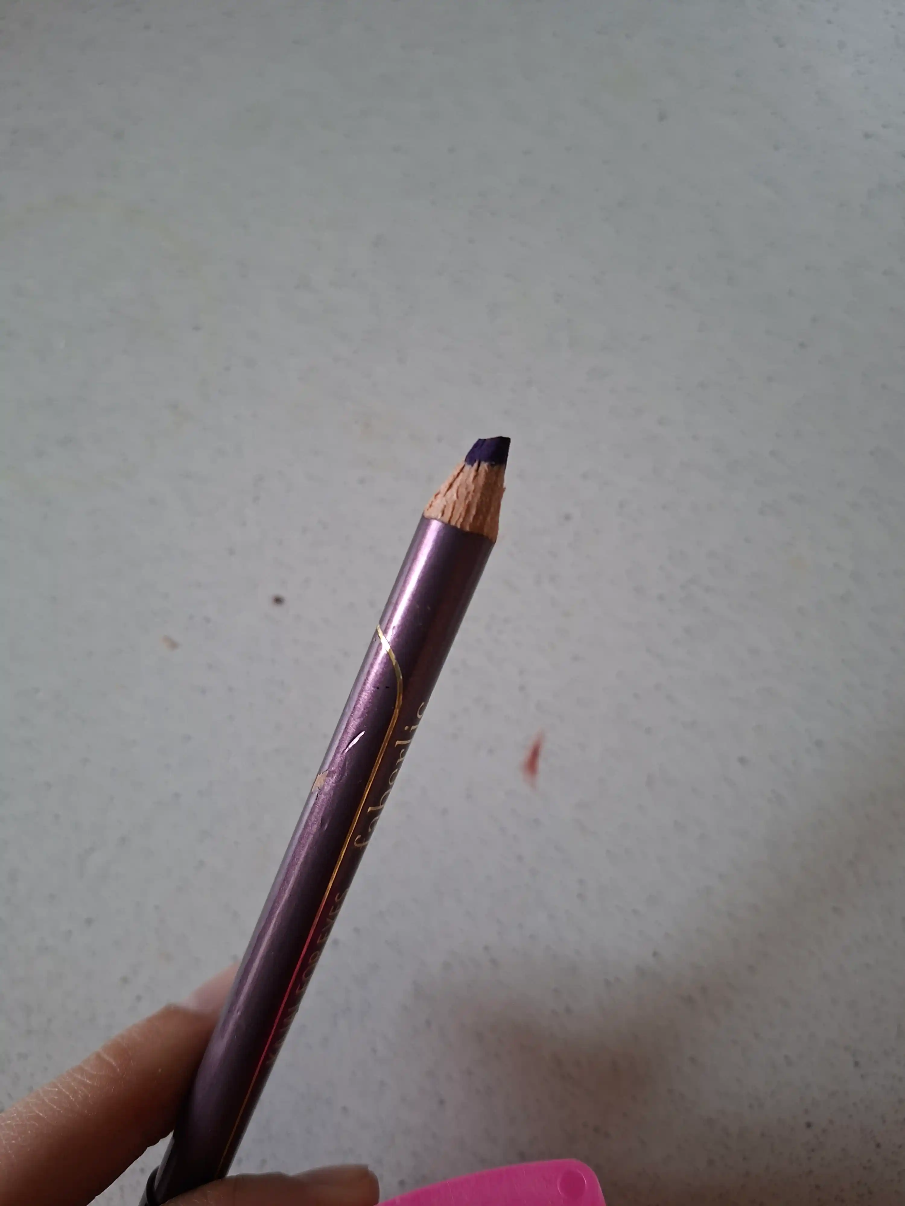 Kosmetik qalamlar uchun qo‘sh o'tkirlagich
