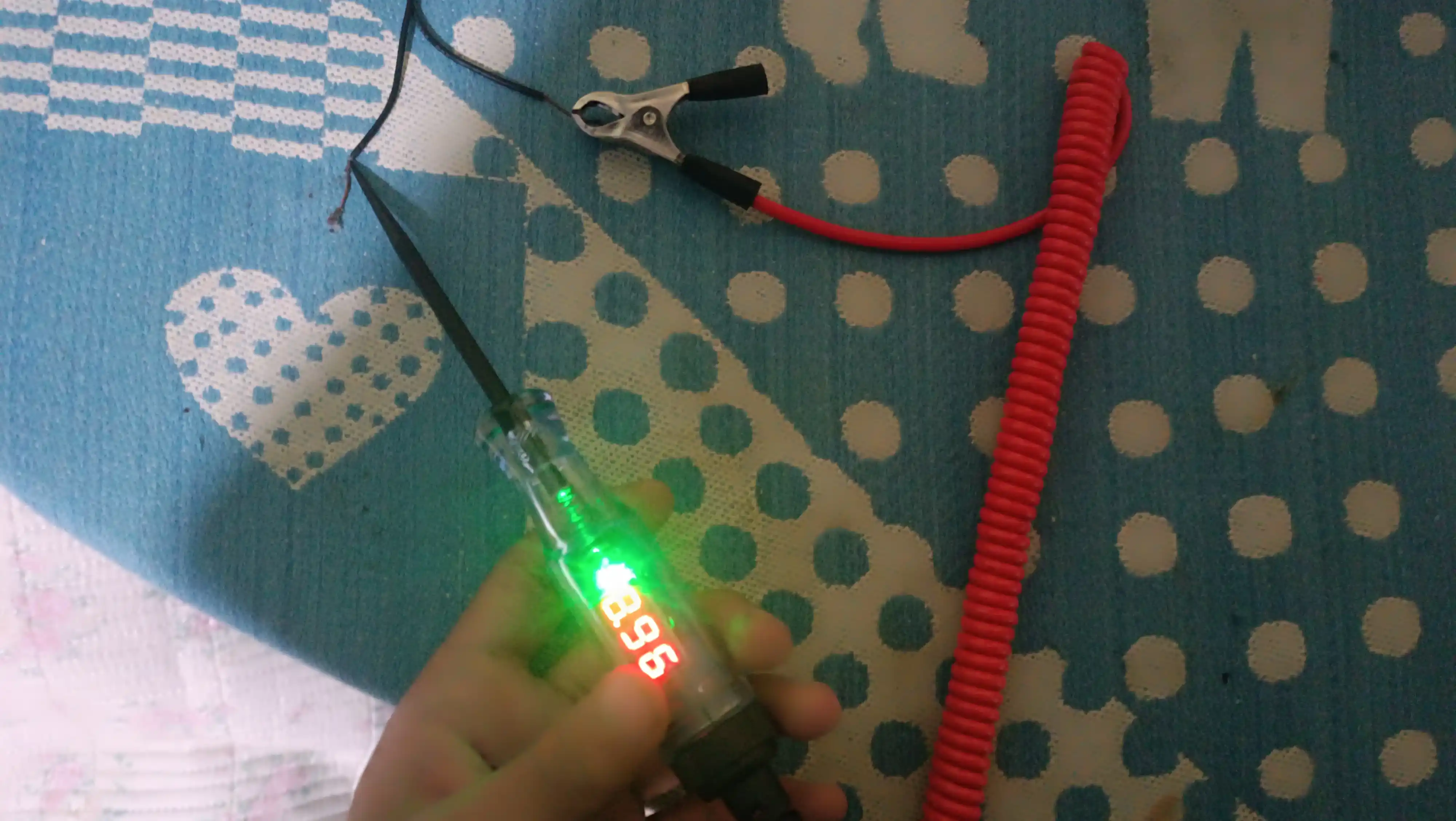Avtotester 6-24V raqamli displeyli avtomobil nazoratchisi avtotester