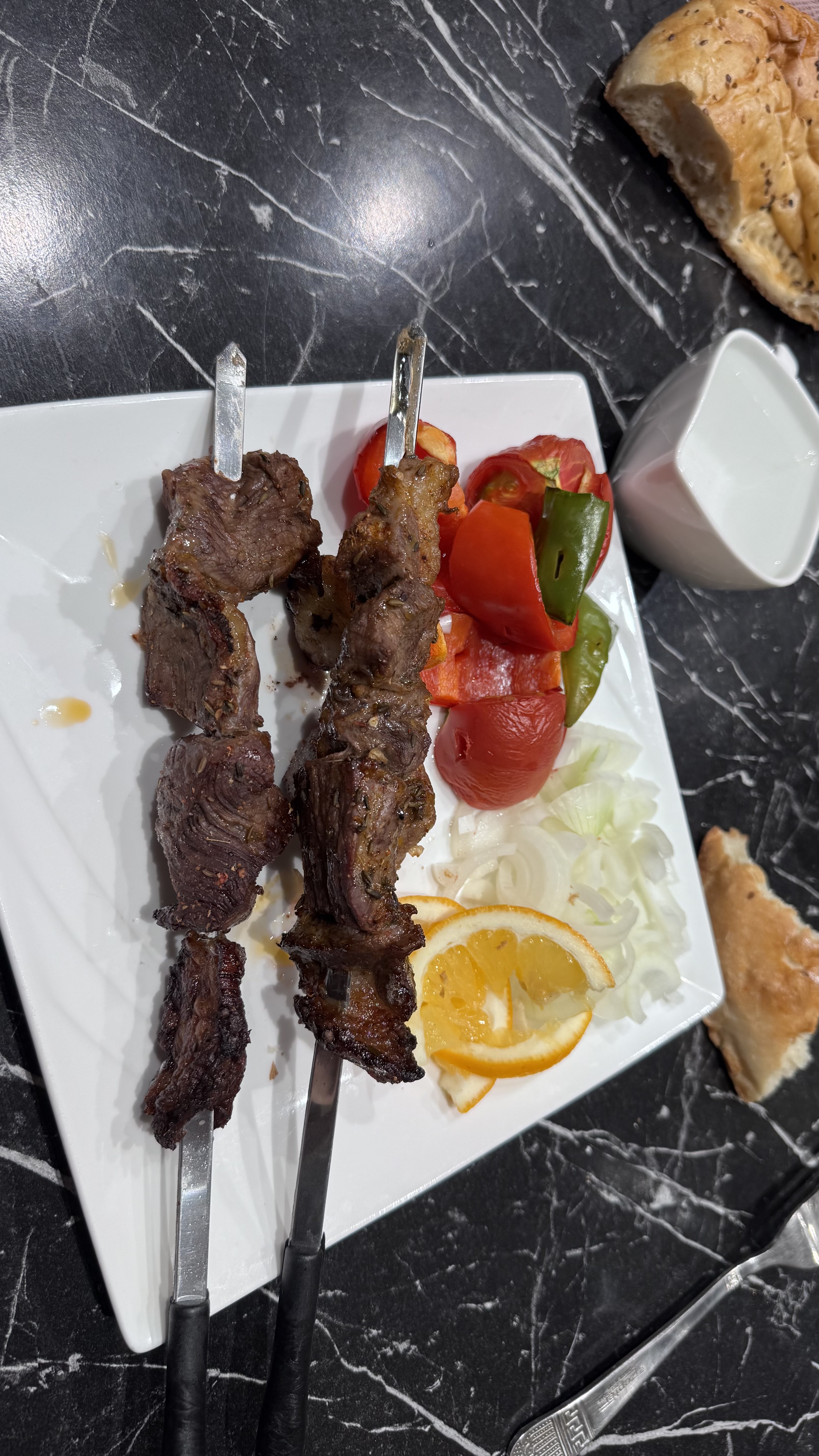 Vertikal elektr shashlik pishirgich, 8 shampur, tutunsiz uy grill, tez va qulay