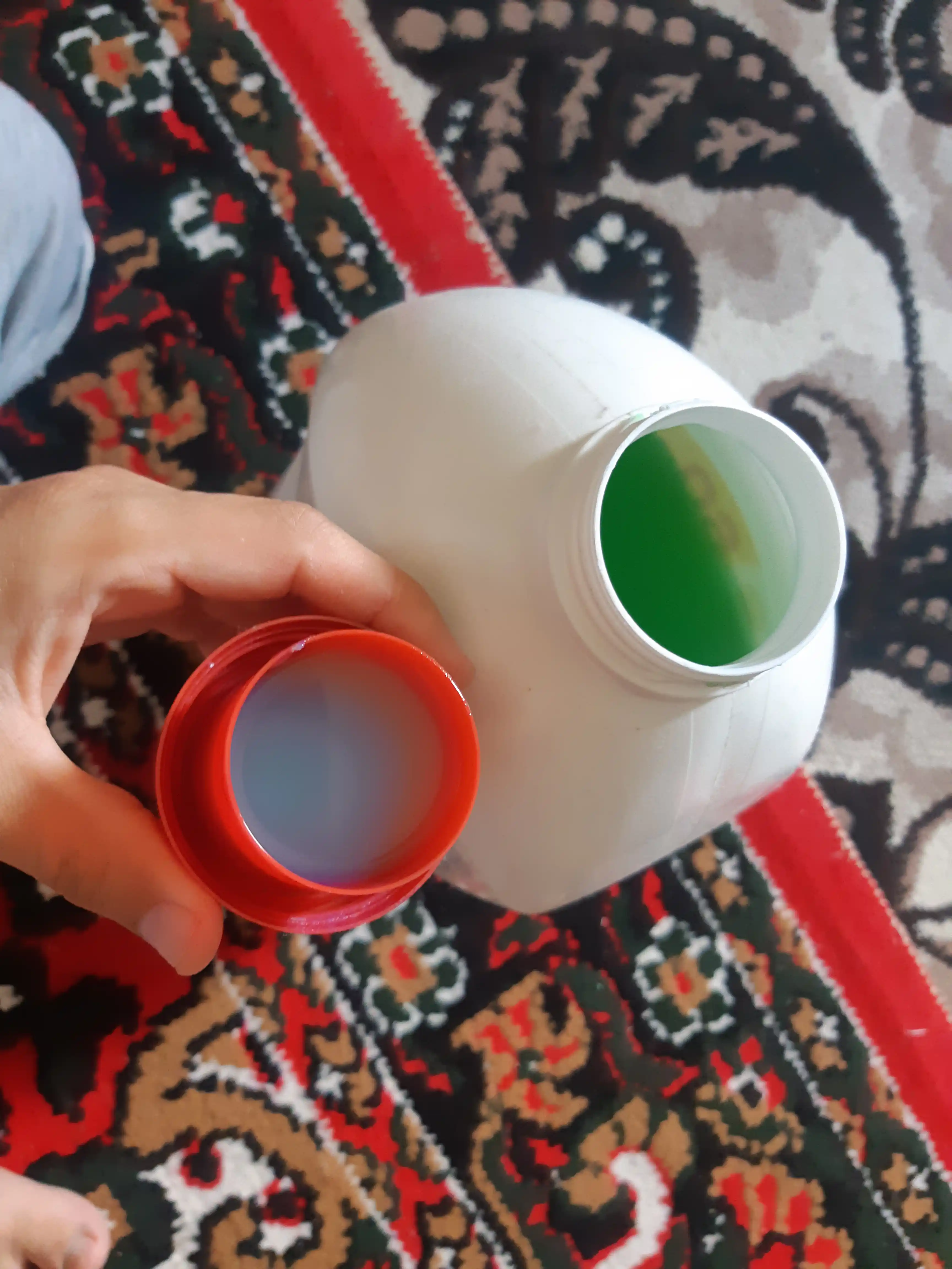 Vernel dan ishlab chiqarilgan oq va och rangli matolar uchun Persil Freshness kir yuvish geli, 3.9 l, 60 marta yuvish