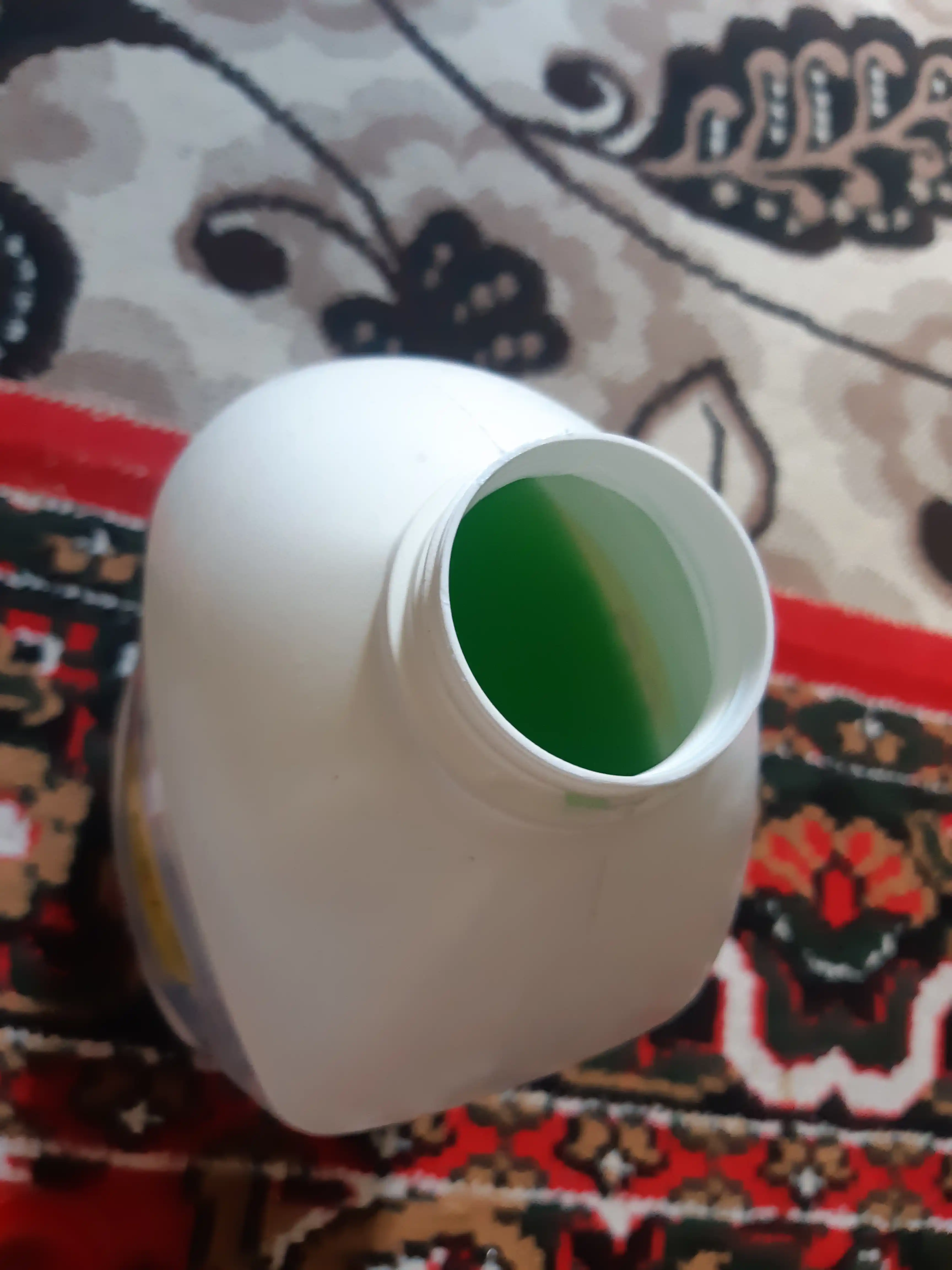 Vernel dan ishlab chiqarilgan oq va och rangli matolar uchun Persil Freshness kir yuvish geli, 3.9 l, 60 marta yuvish