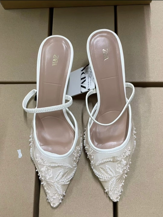 Past poshnali o‘tkir uchli ayollar slingback poyabzali