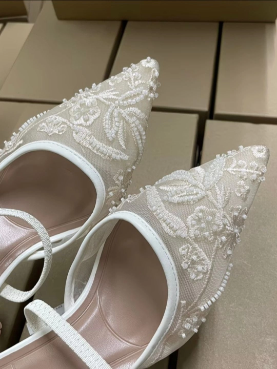 Past poshnali o‘tkir uchli ayollar slingback poyabzali
