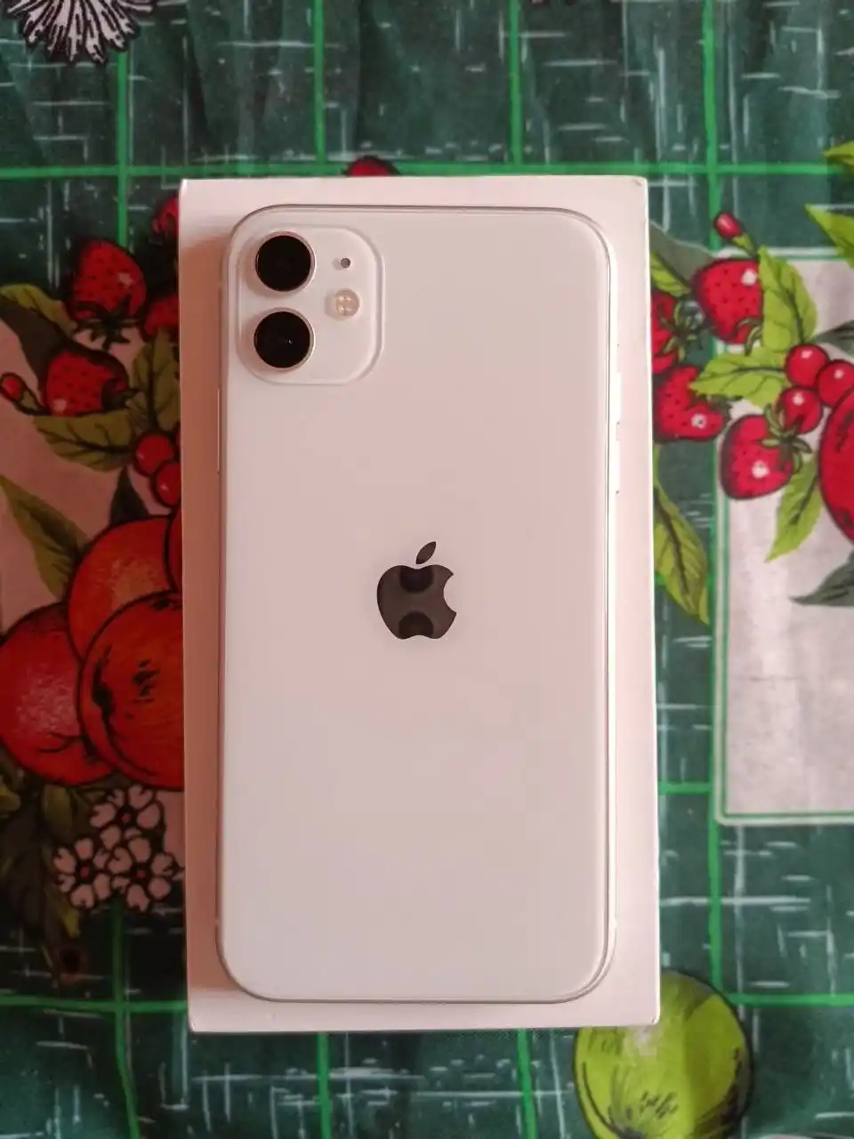 Смартфон Apple iPhone 11, 128, 256 ГБ Sim+Esim, чехол и стекло в подарок
