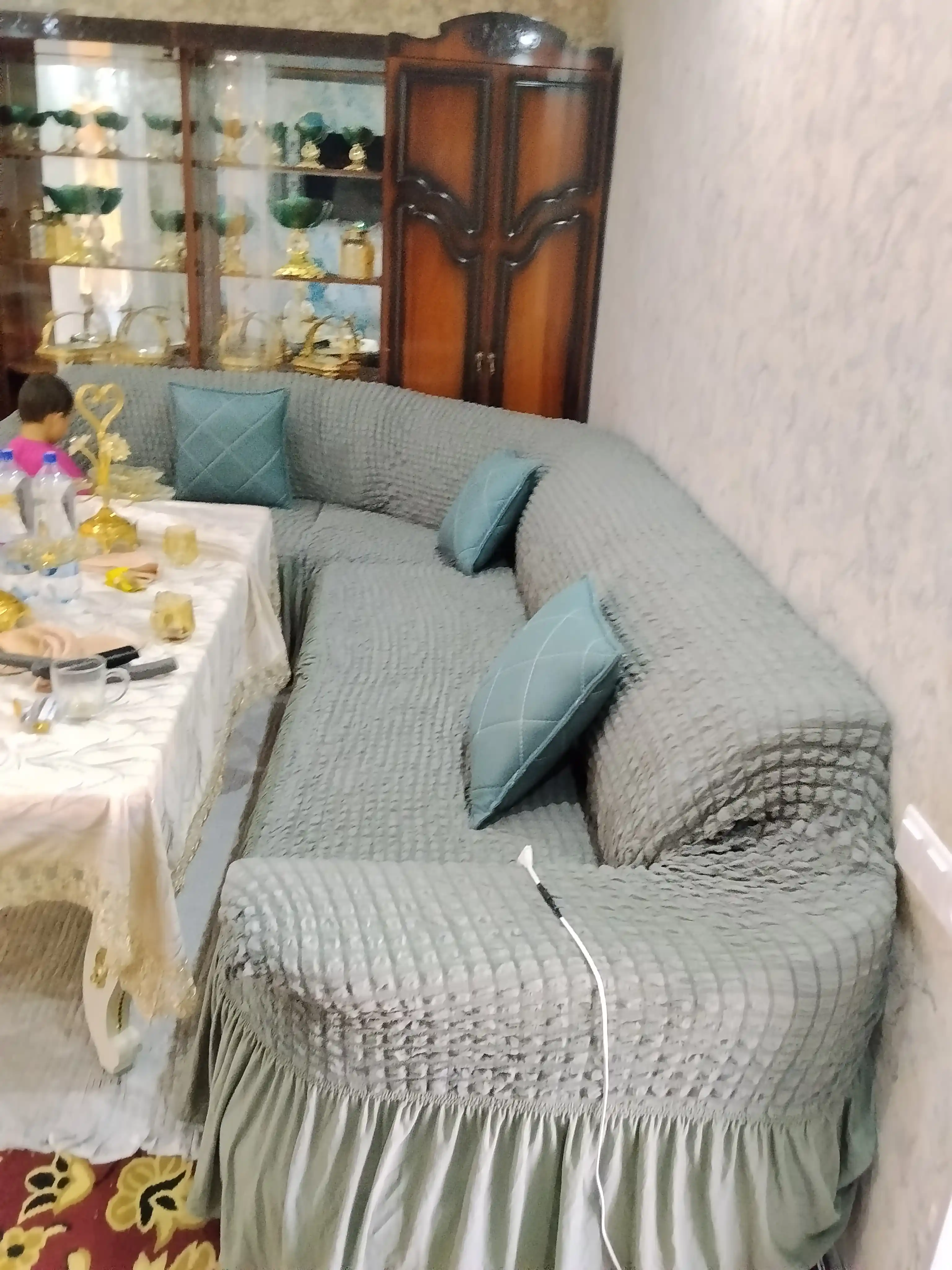 Universal burchakli mebel uchun chexol, 2 ta pufik bilan