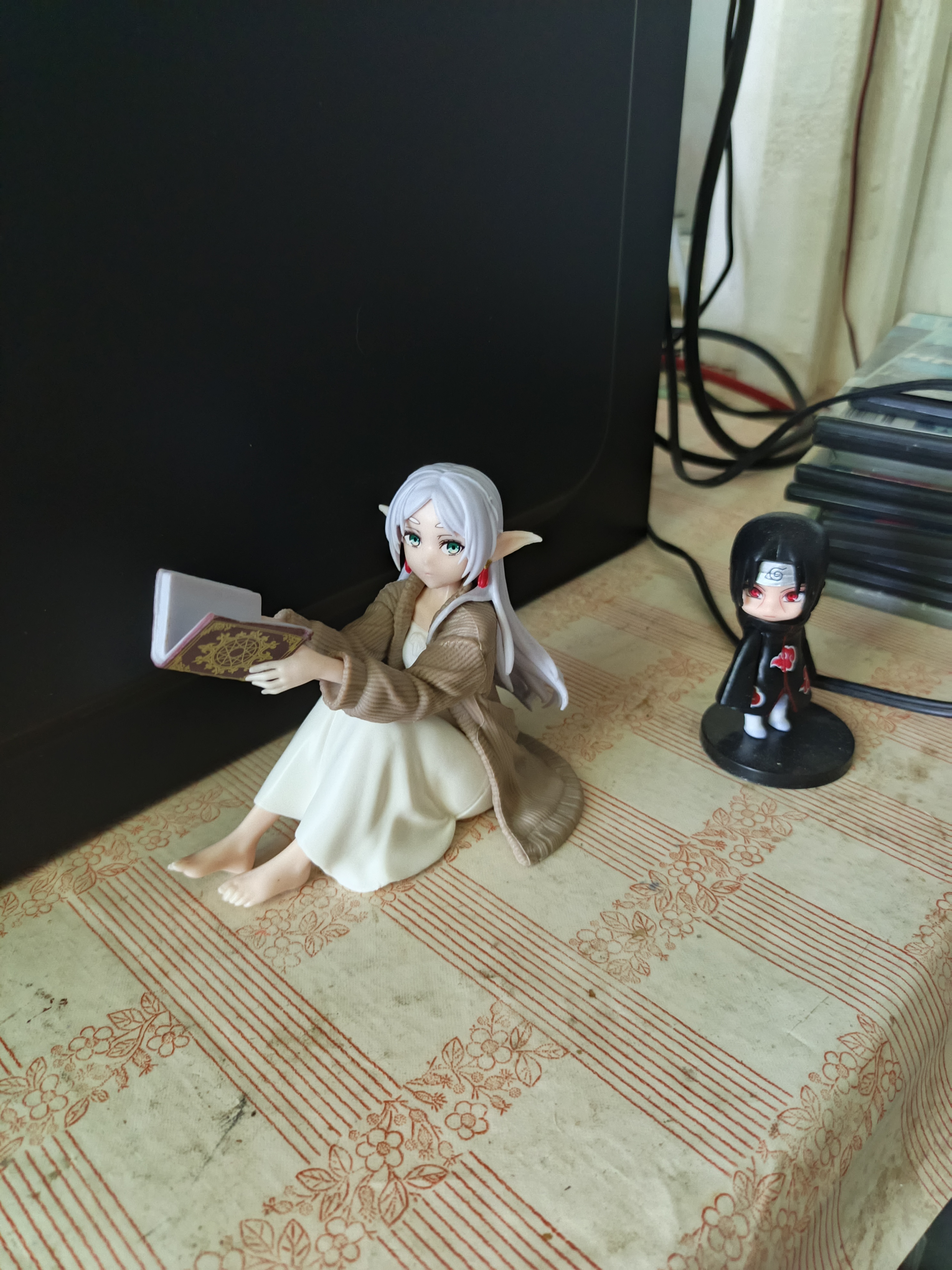 Kitob o‘qiyotgan elf qizcha figurkasi, anime uslubida, Taito, 13 sm