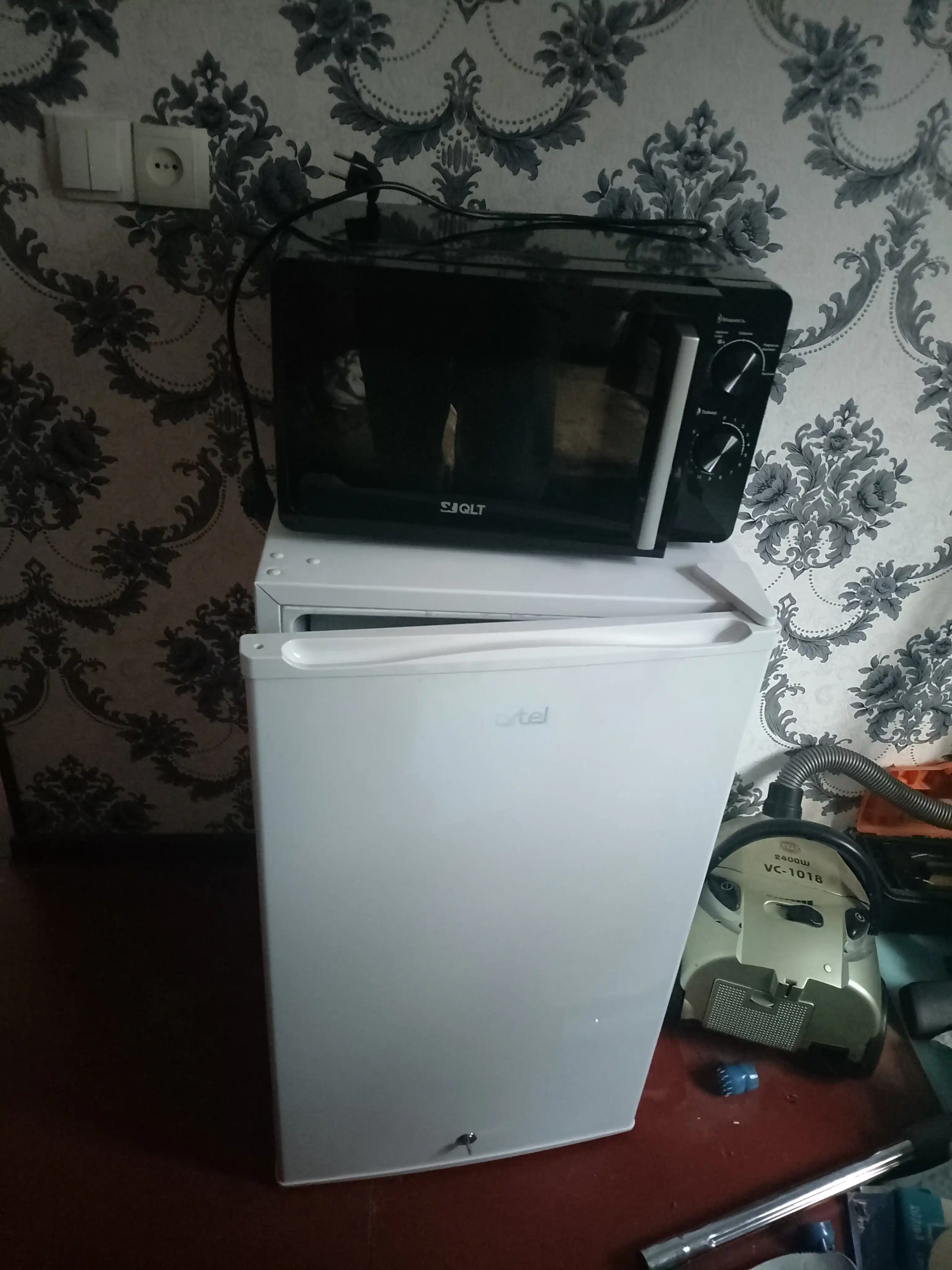 Mikroto'lqinli pech QLT MWS-2099-BL