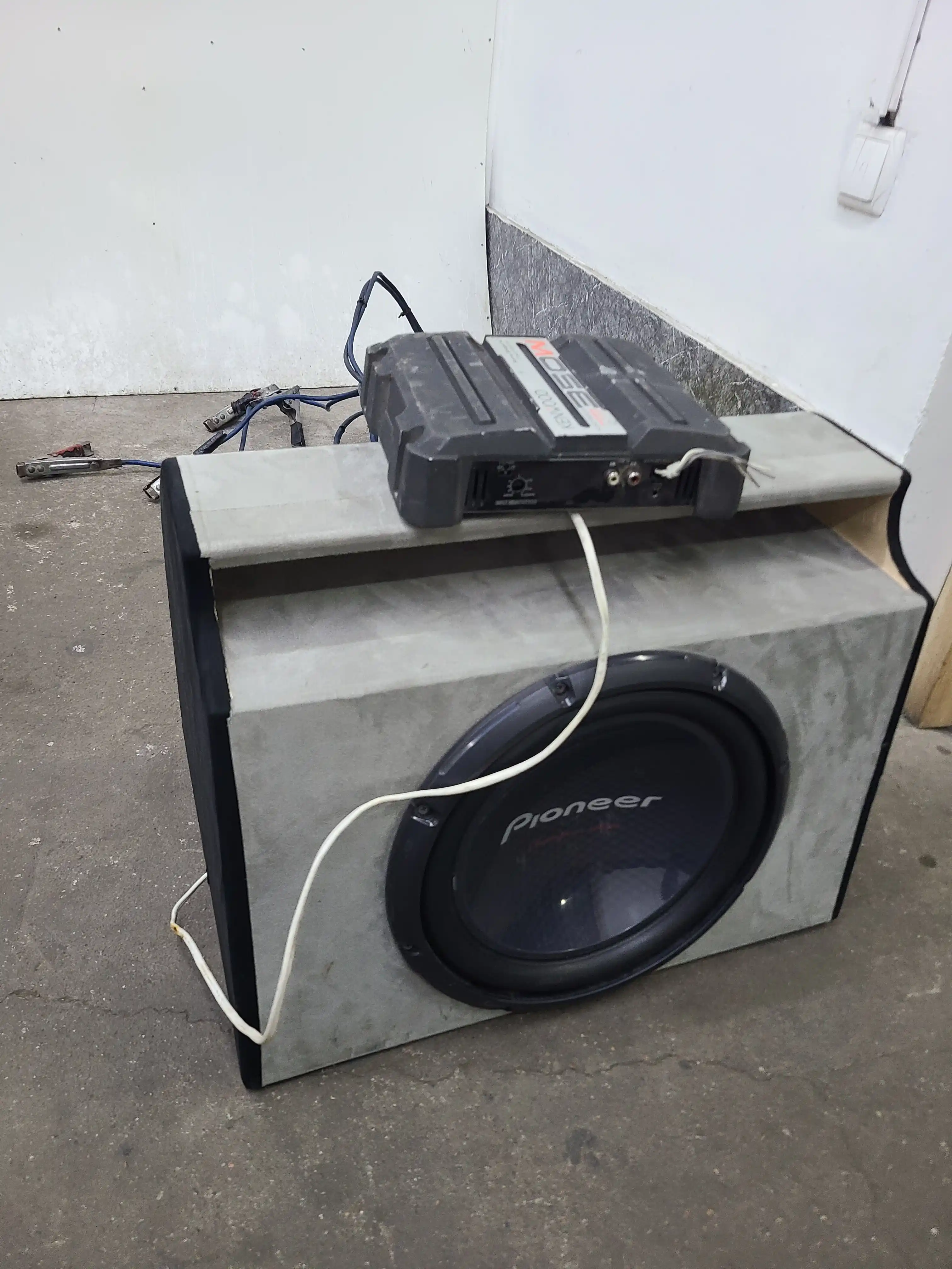 Сабвуфер Pioneer TS-W310D4, мощностью 1400 Вт