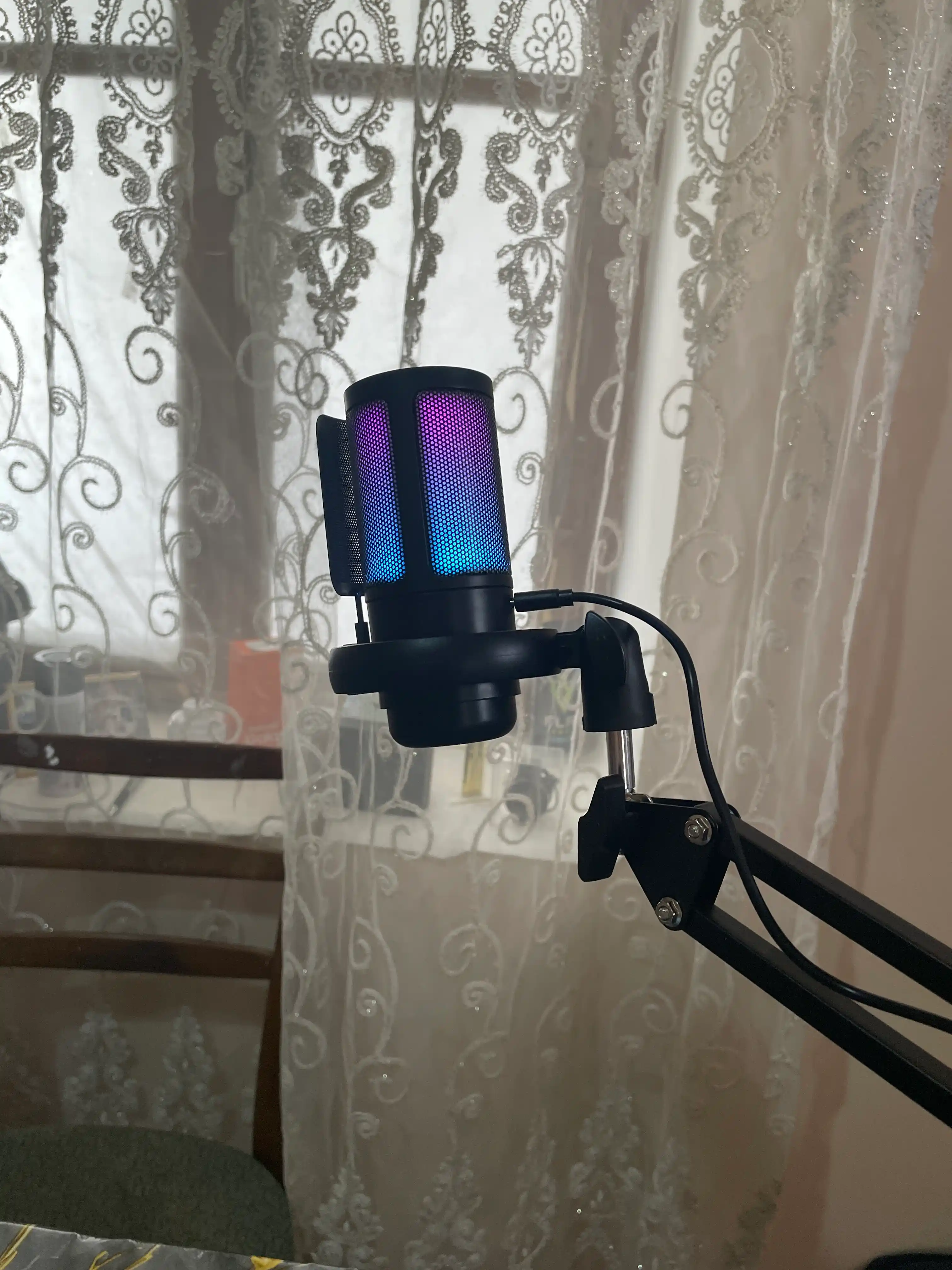 RGB yoritgichli o'yin kondensatori mikrofoni, braket va oqim filtri