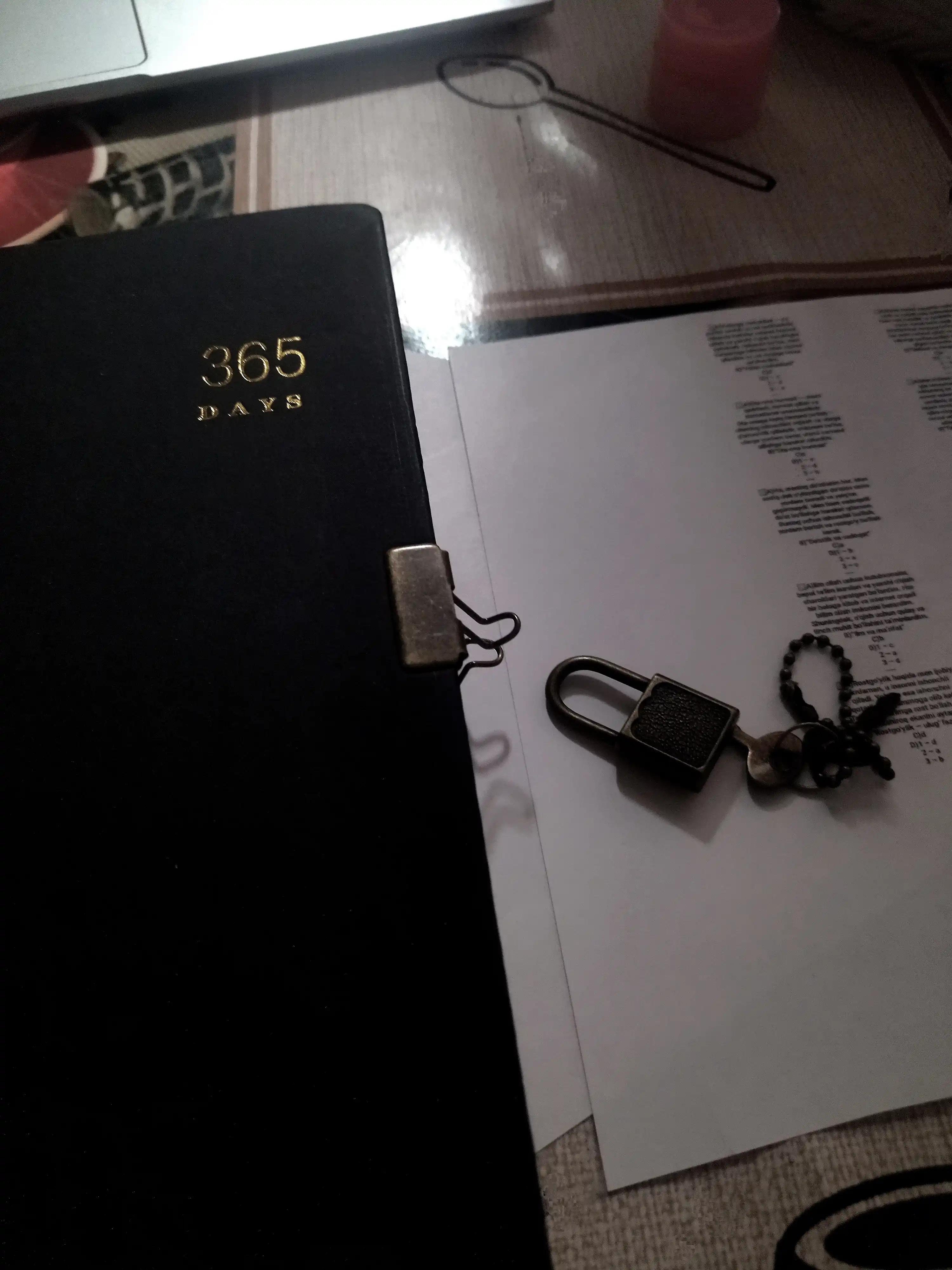 Yillik planer, 365 kunlik kundalik, vaqtni boshqarish uchun. NIHOL