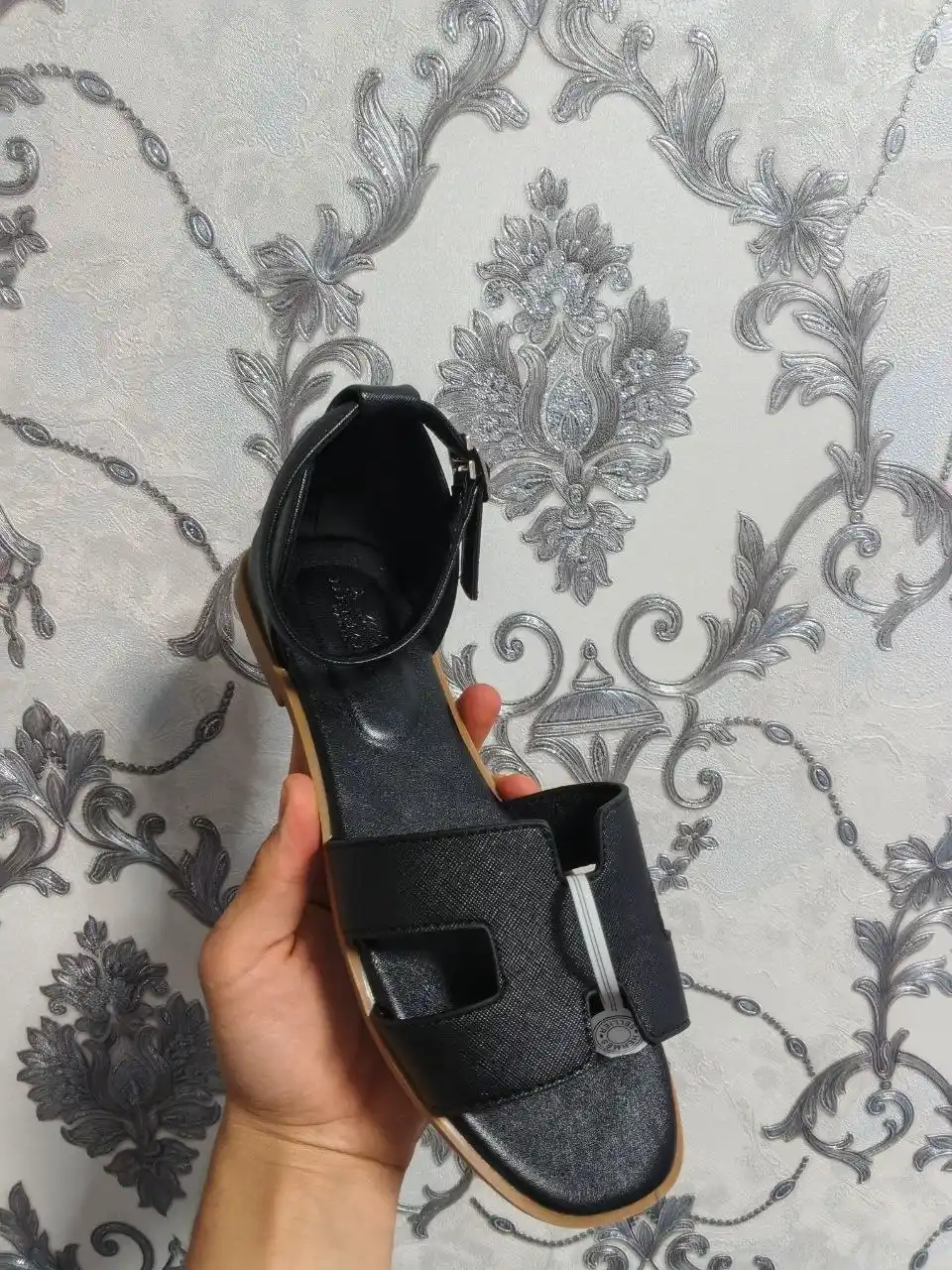 Ayollar shippagi va sandali Hermes uslubida, yozgi qulay tapochkalar maxsus karobkada