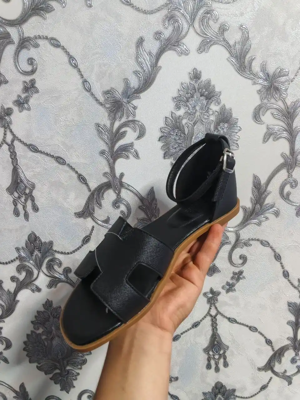 Ayollar shippagi va sandali Hermes uslubida, yozgi qulay tapochkalar maxsus karobkada