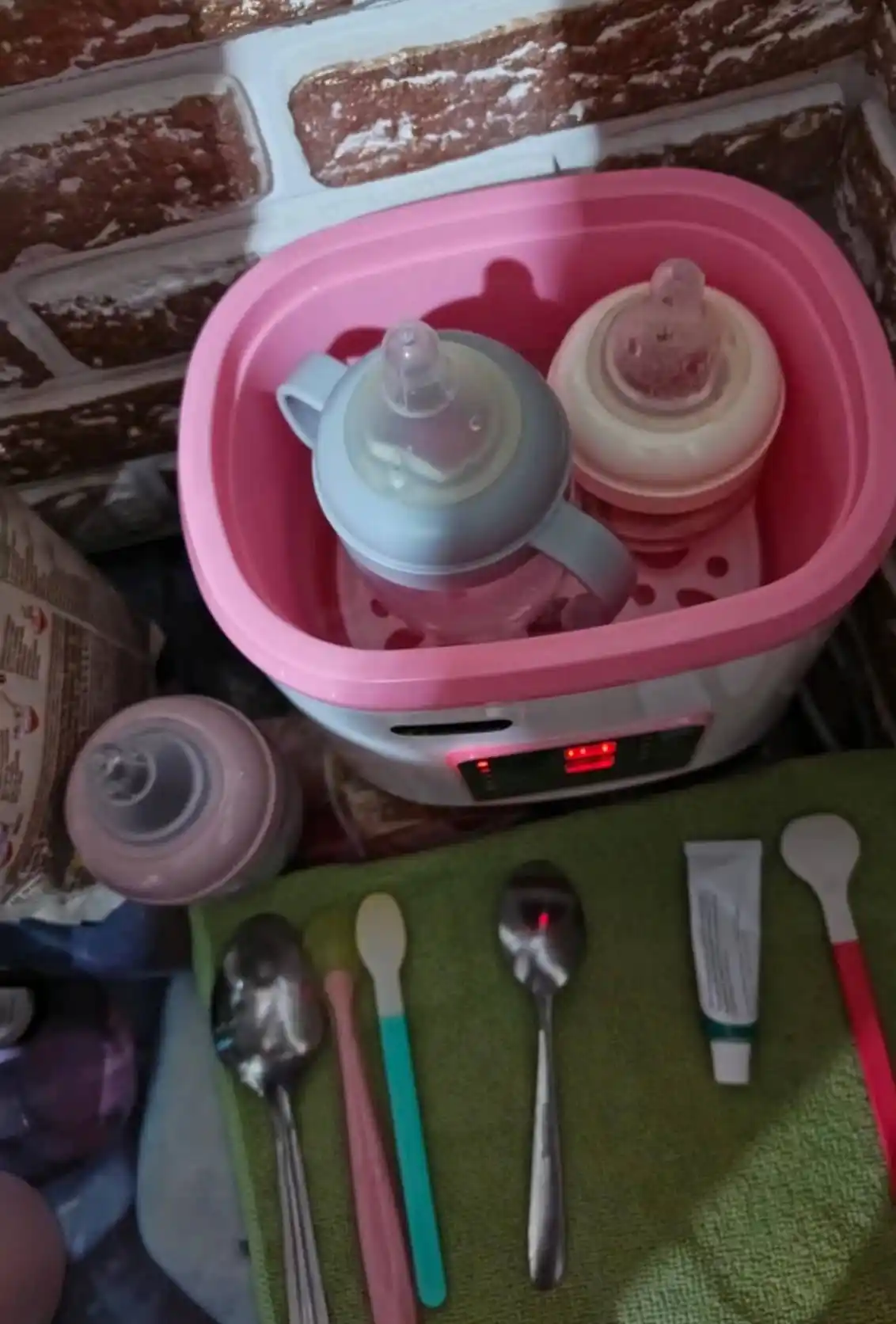Isitkich va sterilizator chaqaloq idishlari uchun, 8 tasi 1 da, masofadan boshqaruv bilan