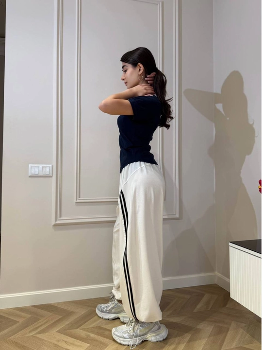 Ayollar uchun oversize sport kostyum, keng shimli ikki qismli to‘plam