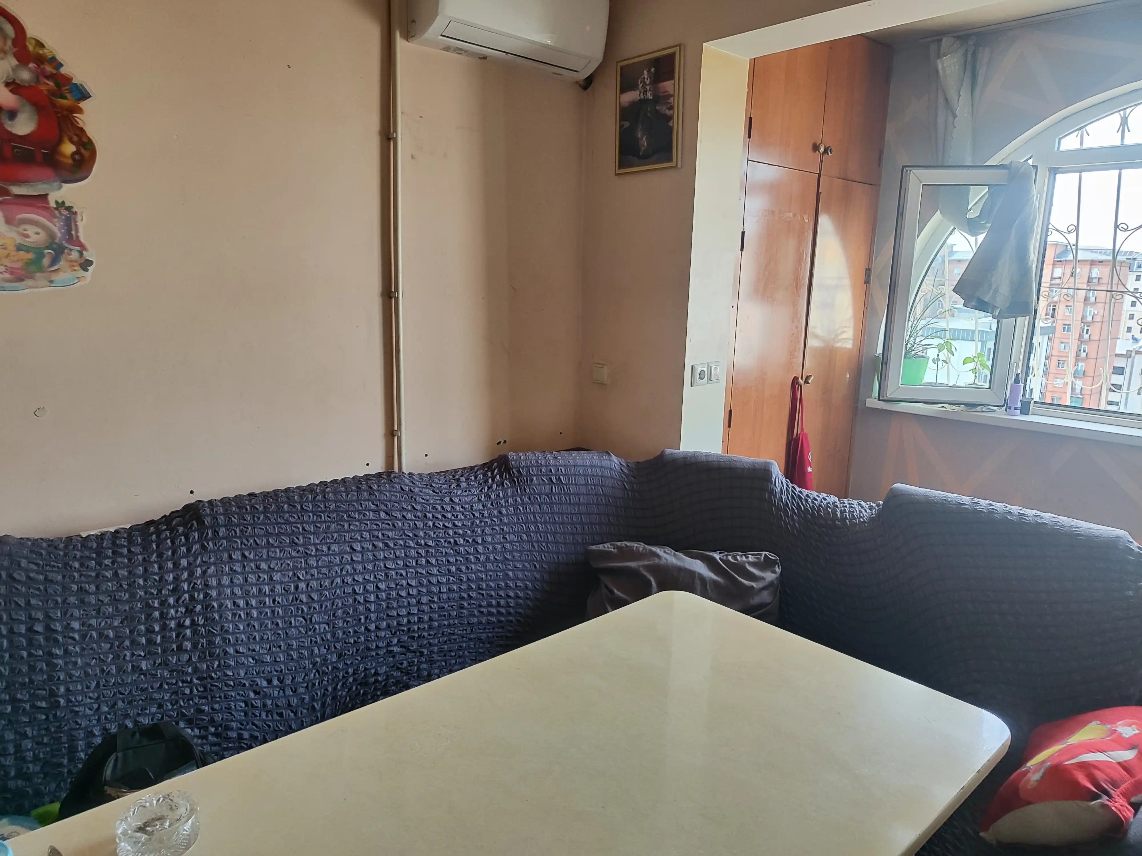 Burchakli divan uchun universal qoplama