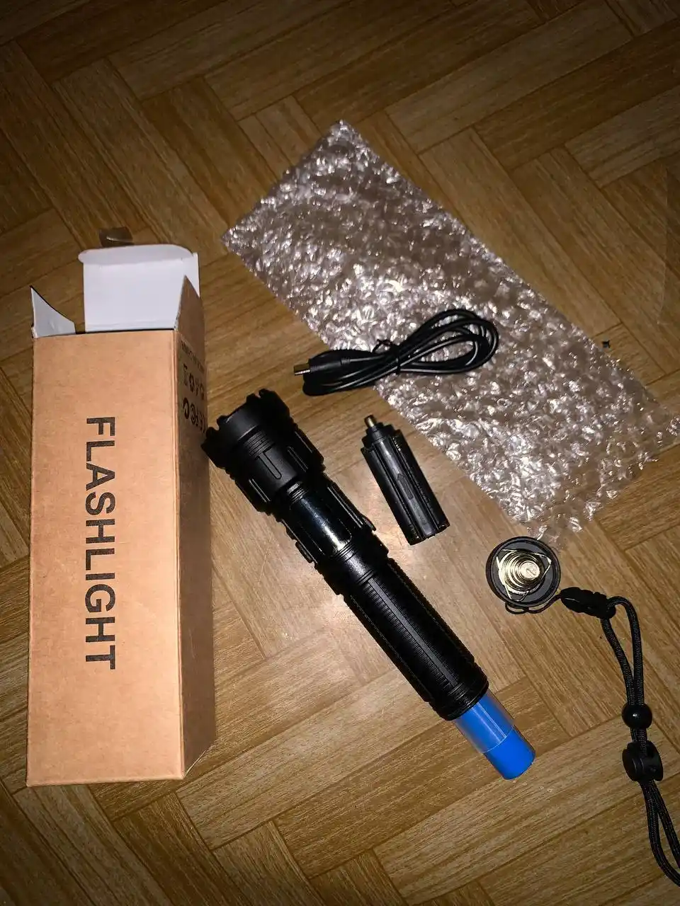 Qo'l chirog'i, 18650 akkumulyator va bilaguzuk bilan, 7 rejim, PowerBank va magnit bilan