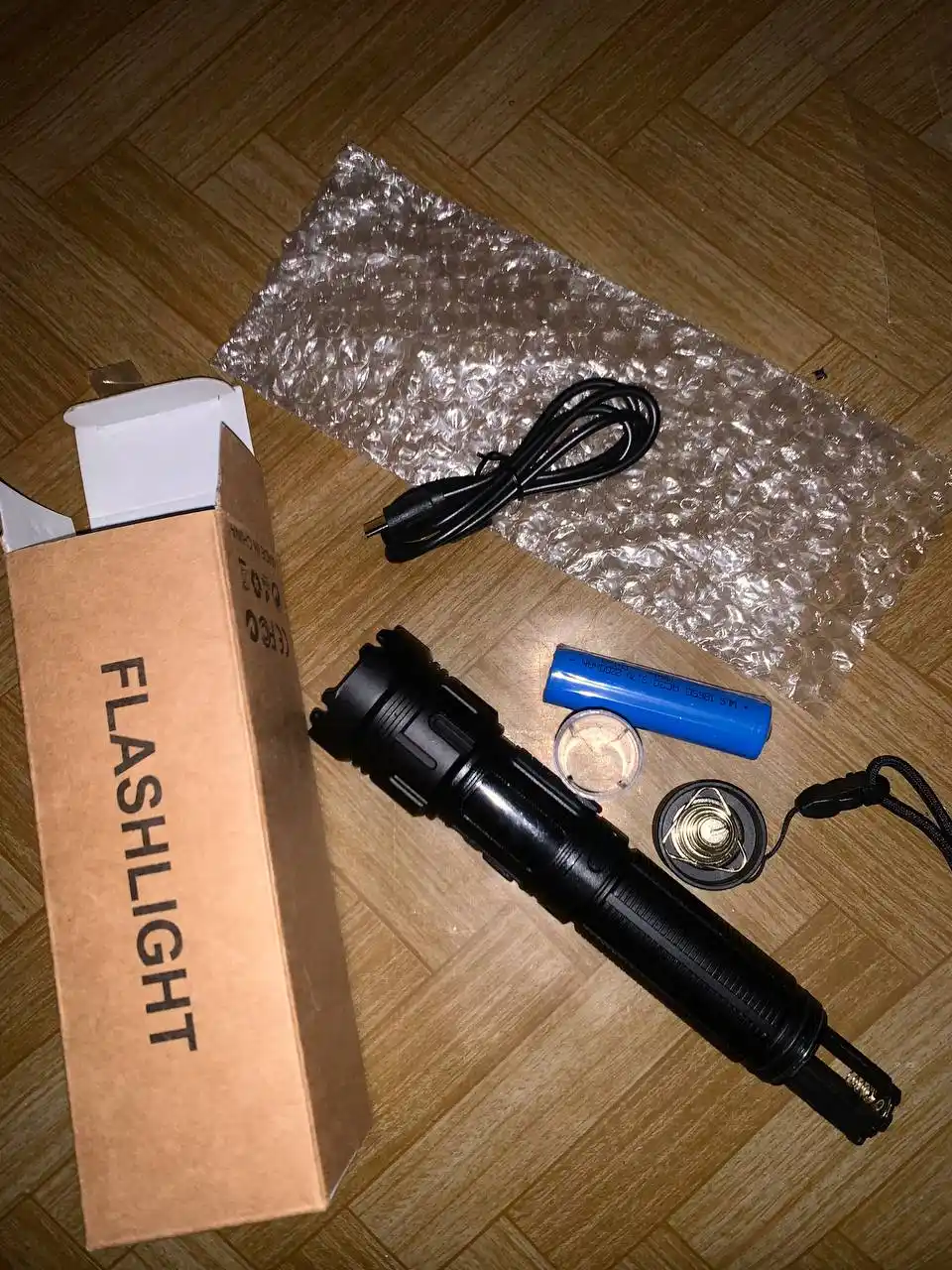 Qo'l chirog'i, 18650 akkumulyator va bilaguzuk bilan, 7 rejim, PowerBank va magnit bilan