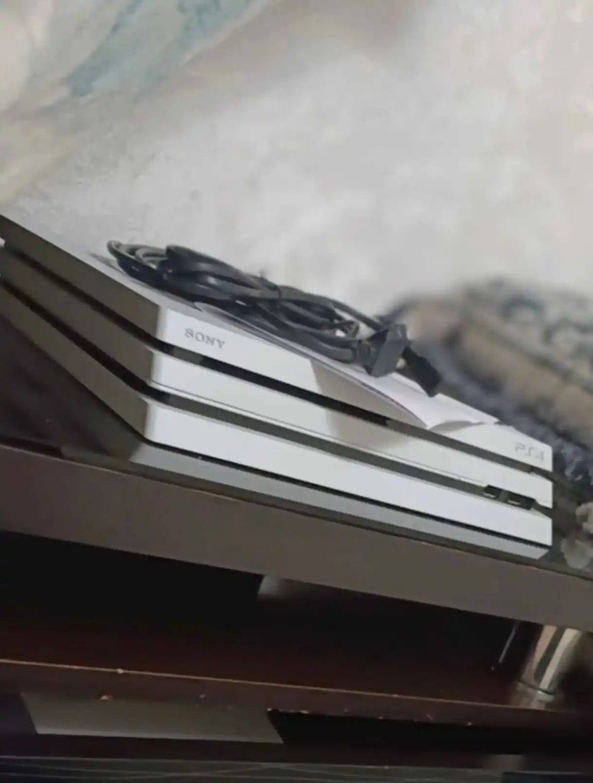 Playstation 4 Pro, 1 Тб, гарантия 1 год, с 2 джойстиками, установлены игры