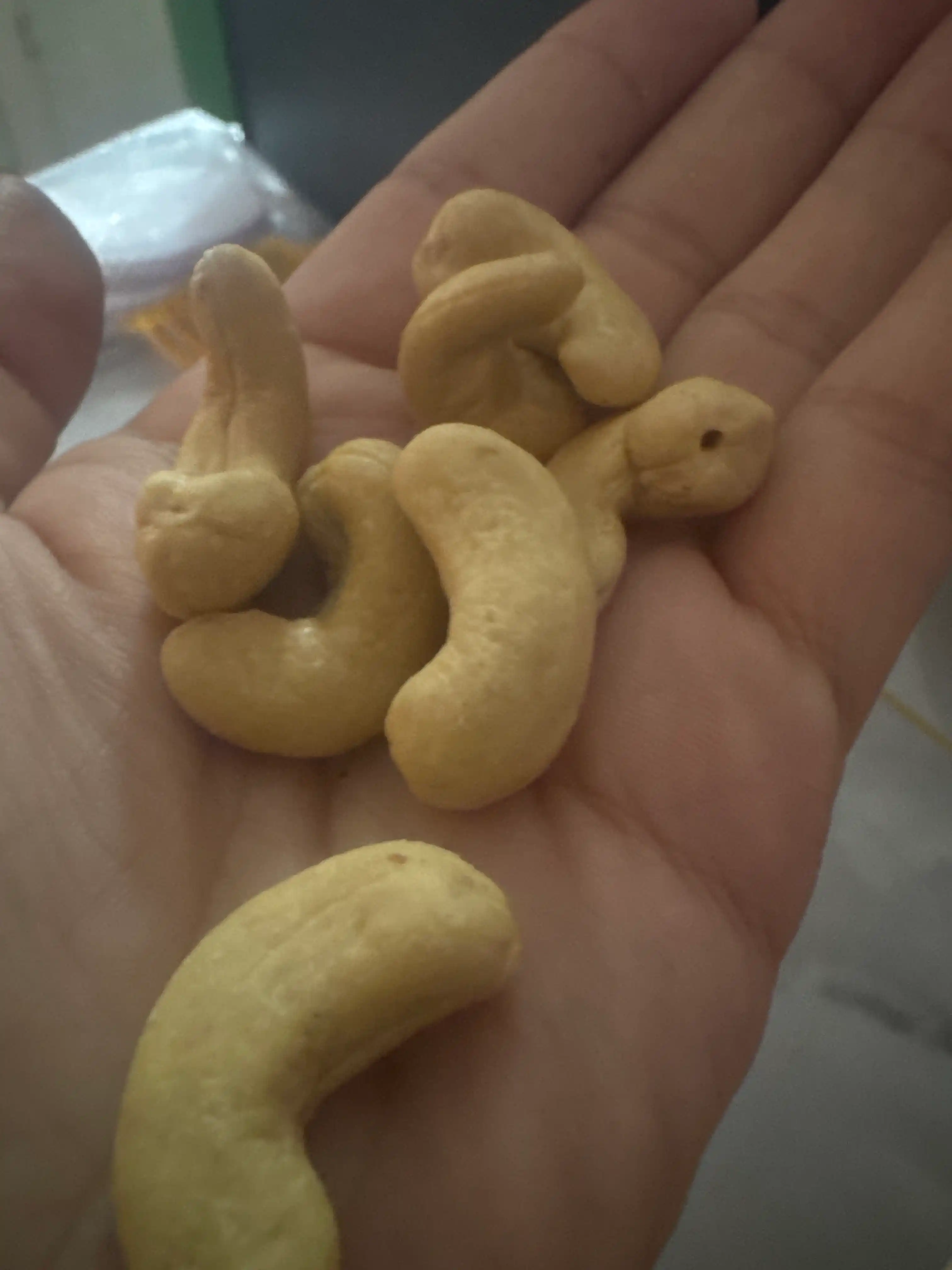 Hayot Ne’matlari Premium keshyu yong‘oqlari - tabiiy ta’mli va foydali yengil taom 200 g