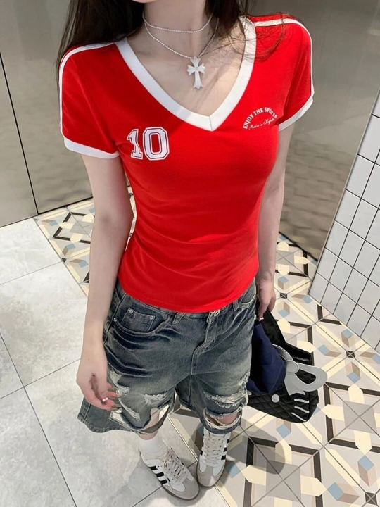 Ayollar uchun qizil V yoqali sport uslubidagi futbolka, top ayollar uchun