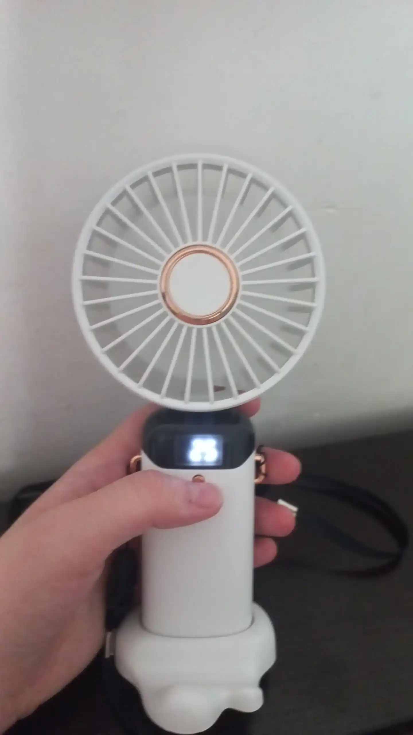 Mini qoʻl portativ 6 rejimli, USB orqali quvvatlanadigan, akkumulyatorli ventilyator