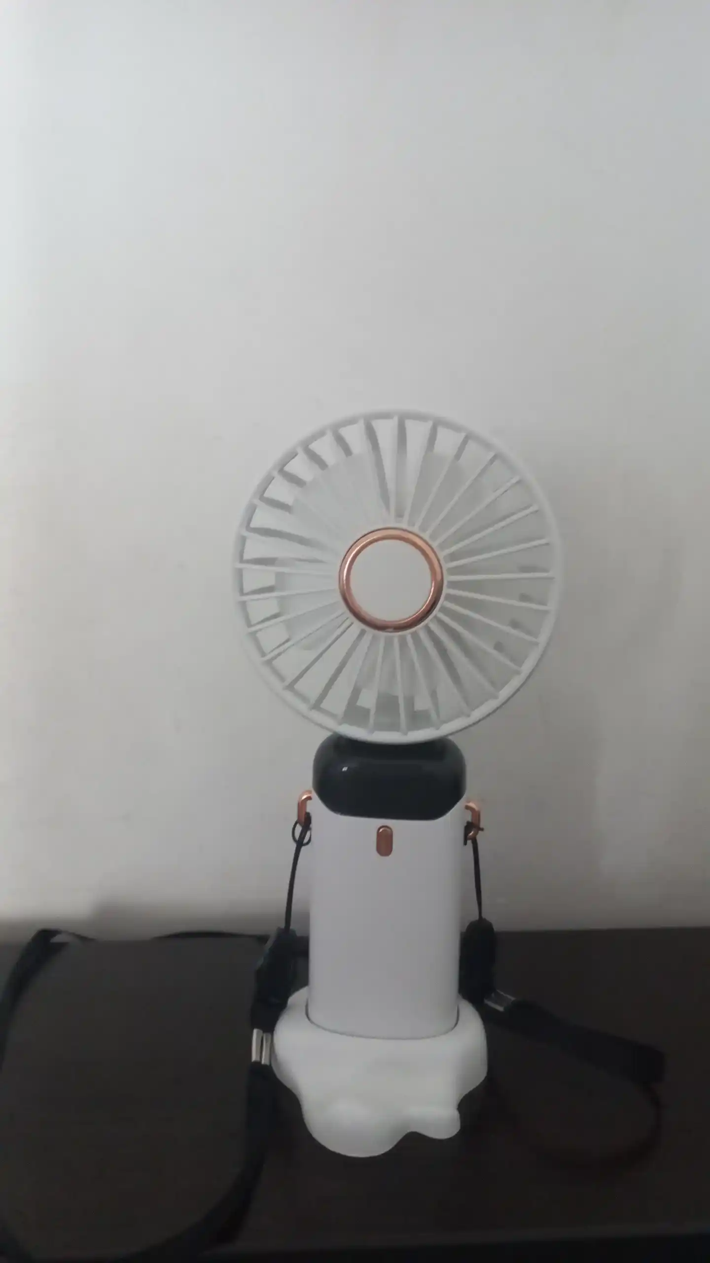 Mini qoʻl portativ 6 rejimli, USB orqali quvvatlanadigan, akkumulyatorli ventilyator
