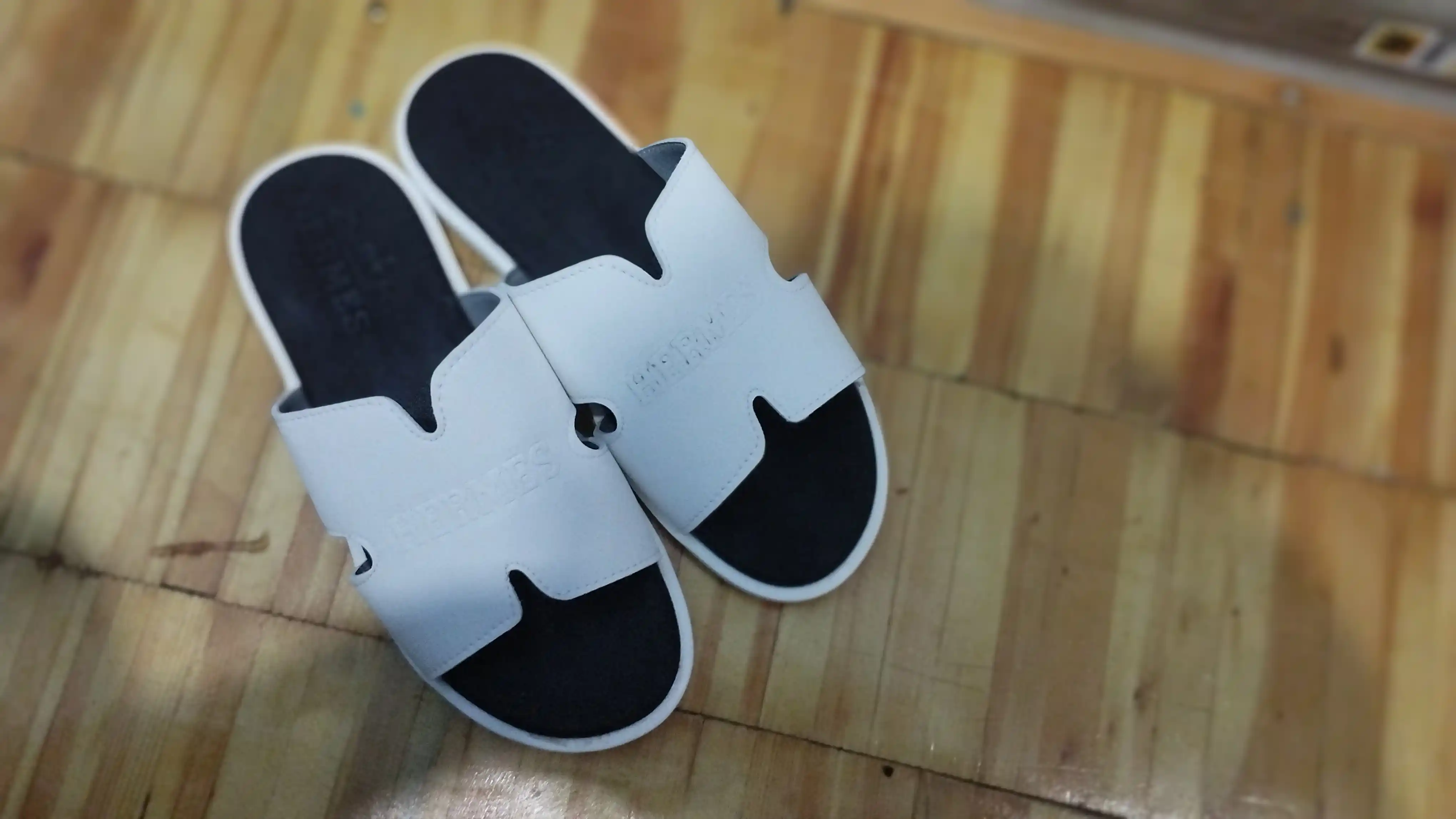 Erkaklar shippagi Hermes 39-44