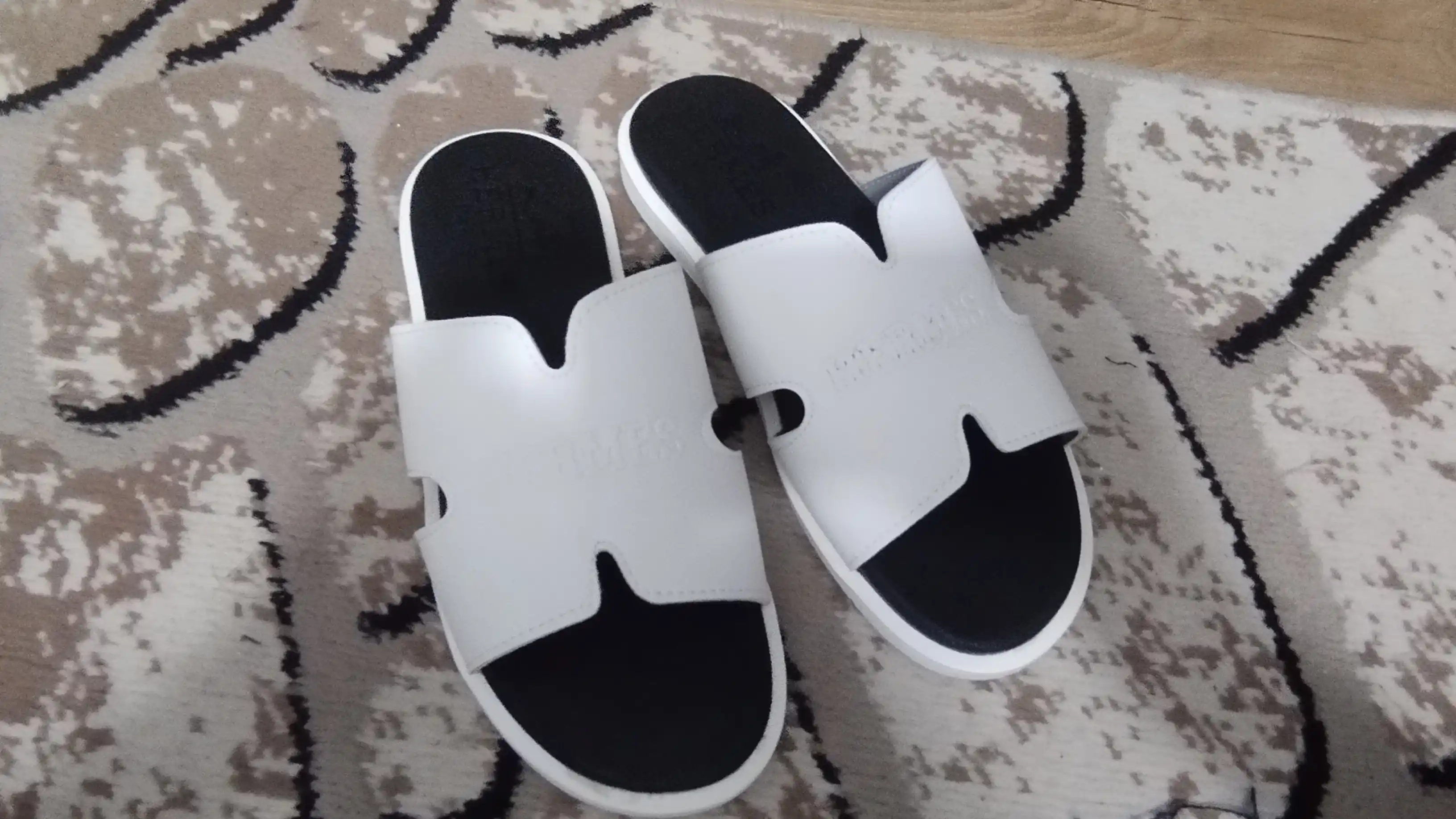 Erkaklar shippagi Hermes 39-44