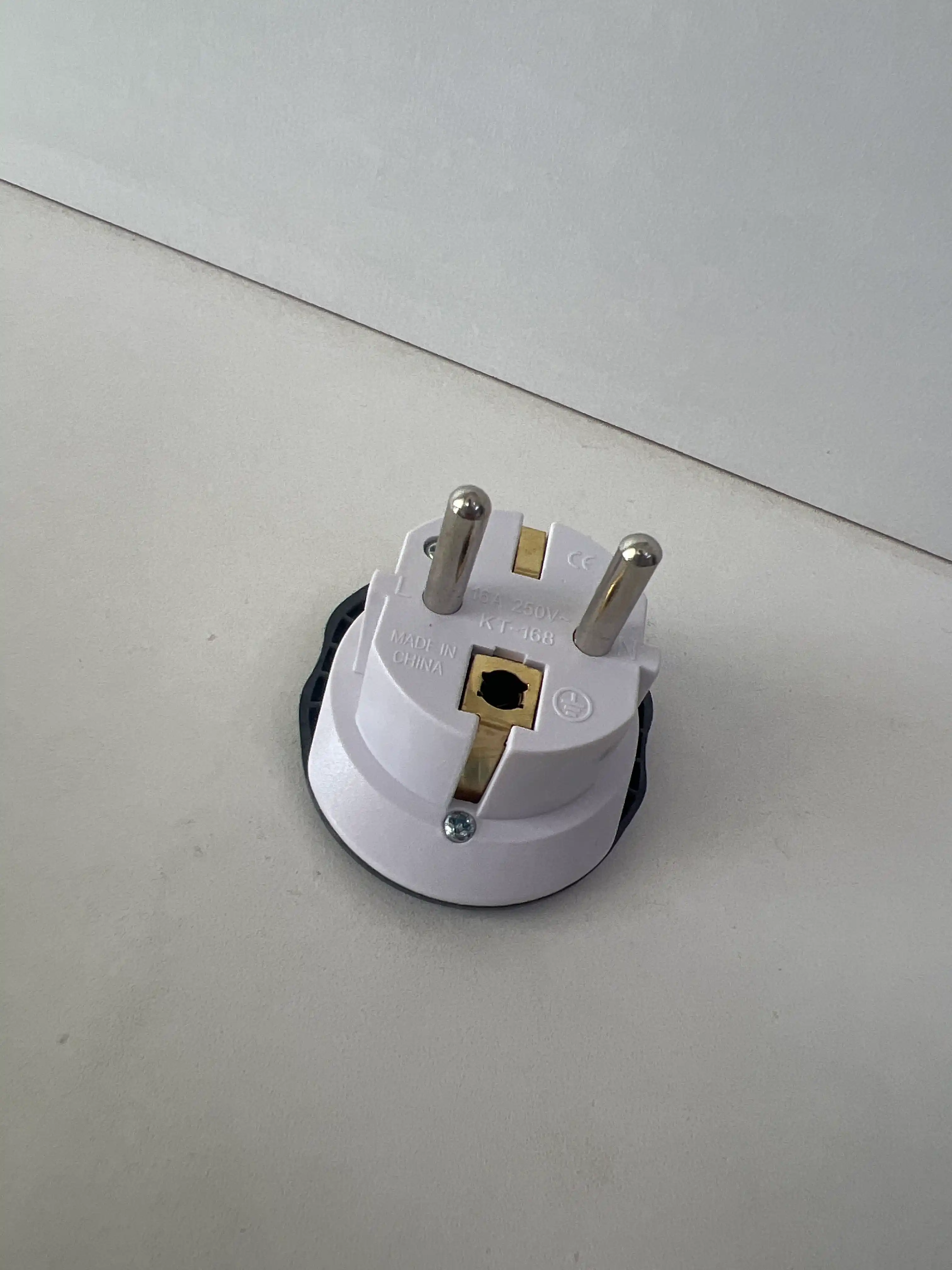 Evro va o'zbek rozetkalari uchun, universal adapter Merkan KT 168, terminator, 16 A