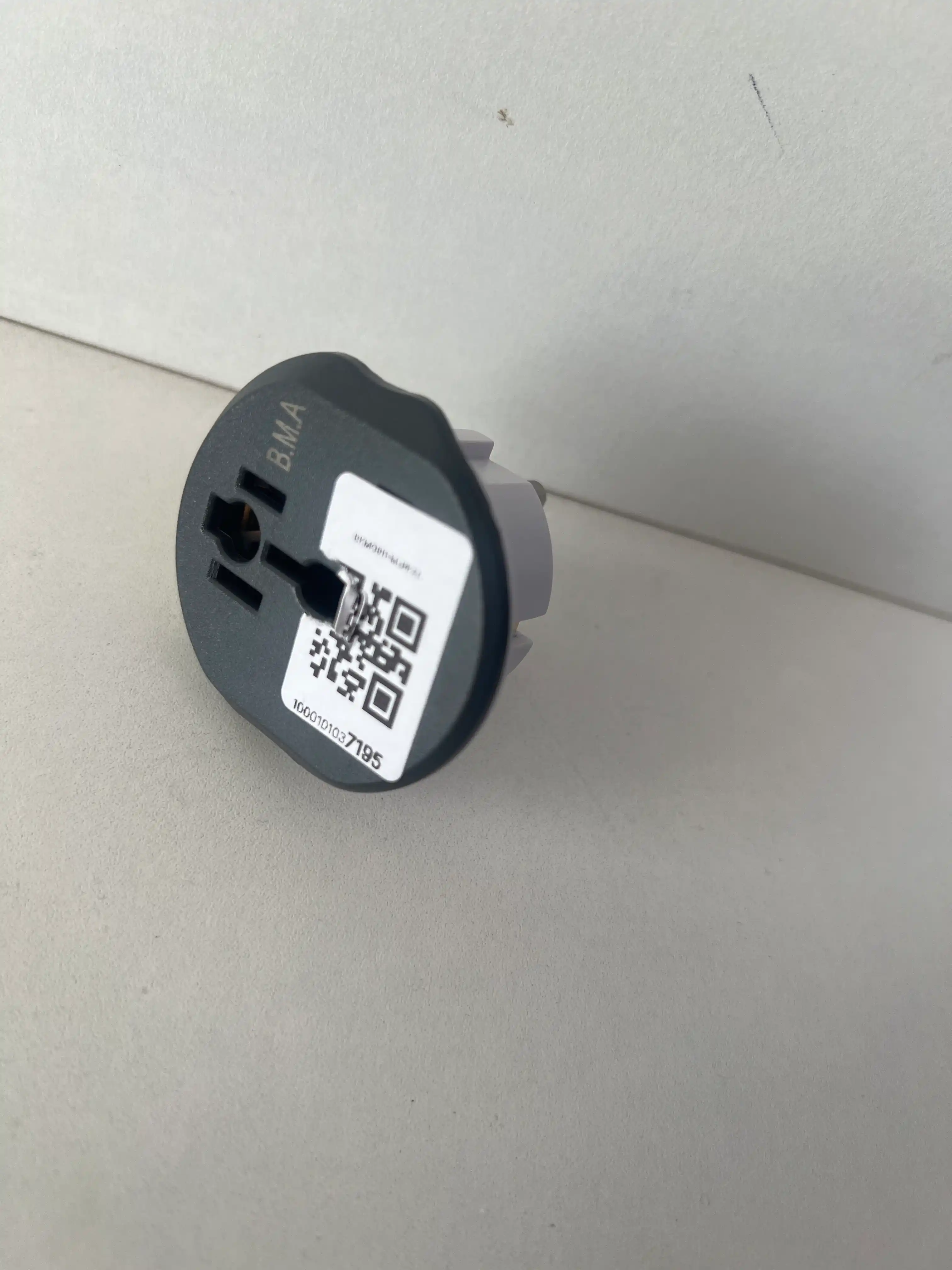 Evro va o'zbek rozetkalari uchun, universal adapter Merkan KT 168, terminator, 16 A