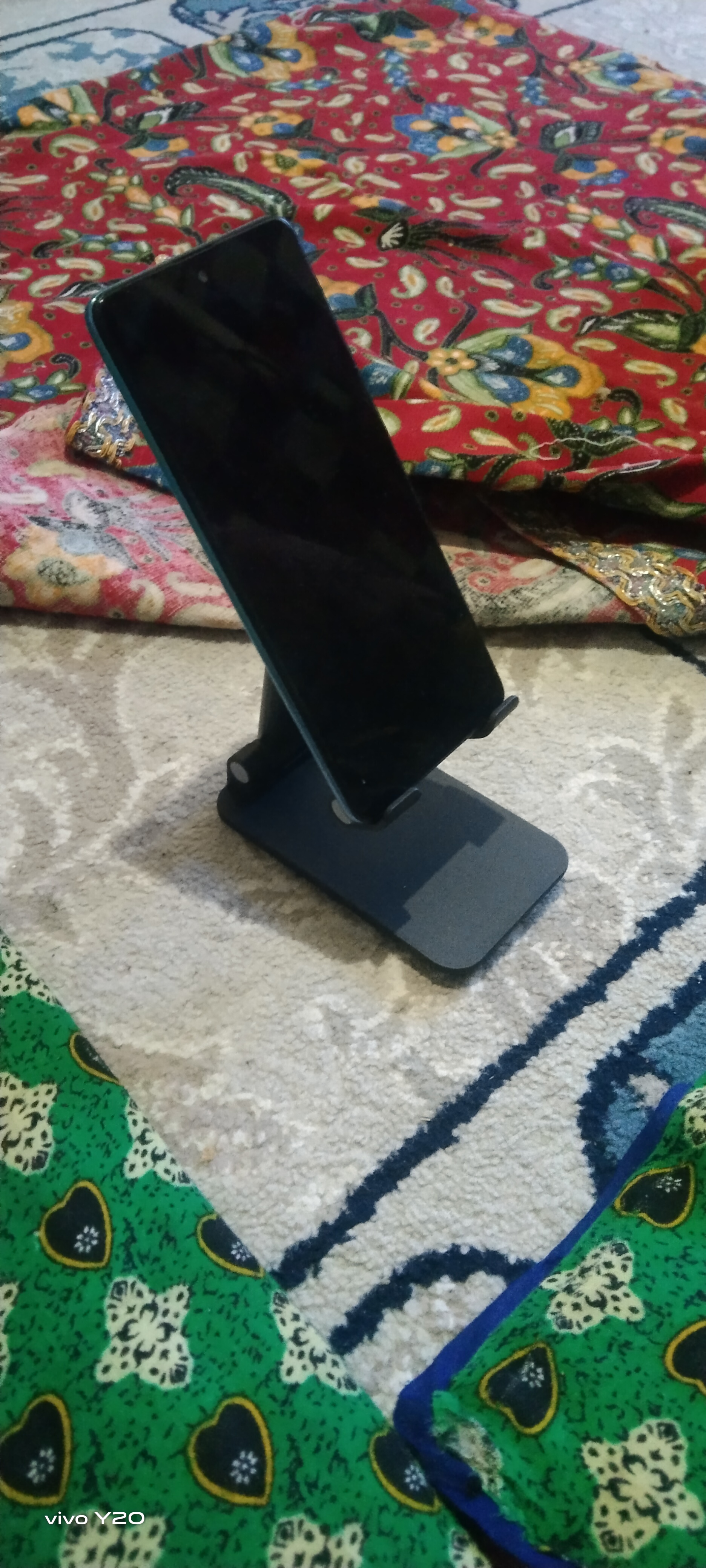 Telefon va planshet uchun sozlanadigan, buklanadigan taglik-ushlagich